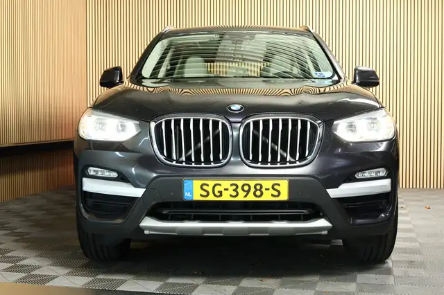 BMW X3 view 5