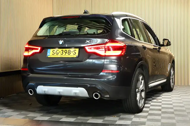 BMW X3 view 3