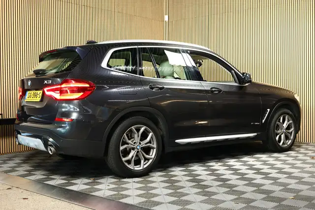 BMW X3 view 8