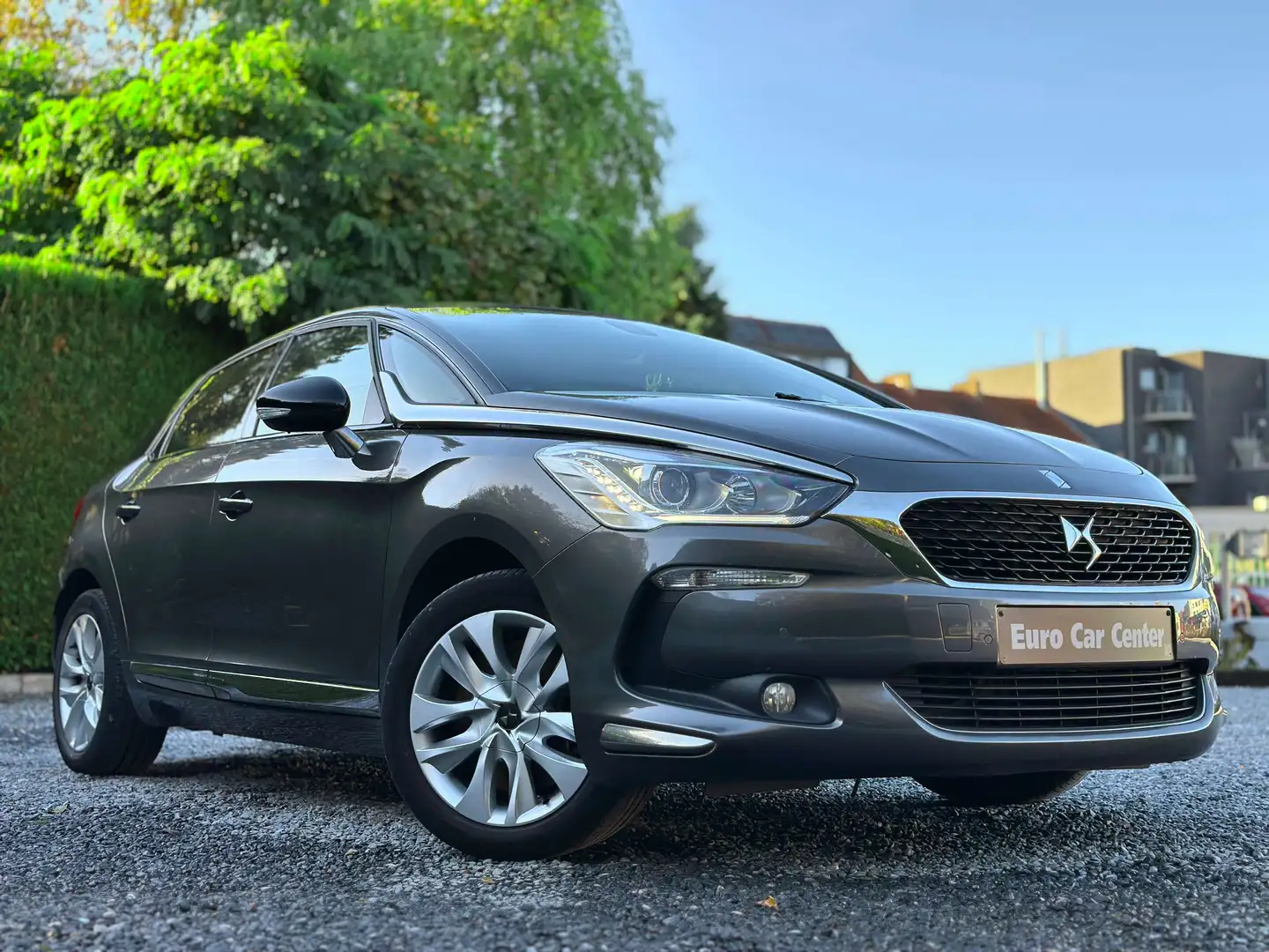DS Automobiles DS 5 2.0 BlueHDi Sport Chic S\u0026S / MASSAGE SEATS Gris - 1