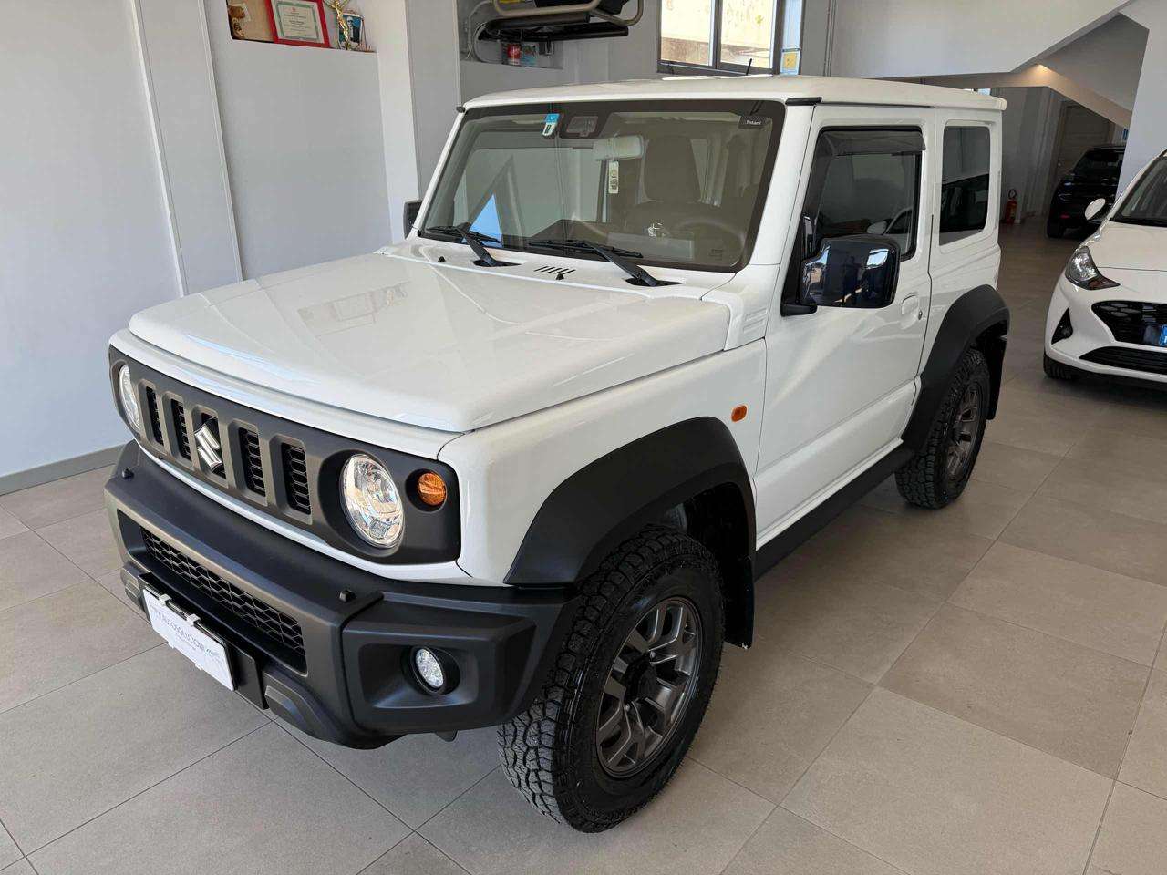 Suzuki Jimny 1.5 5MT Top