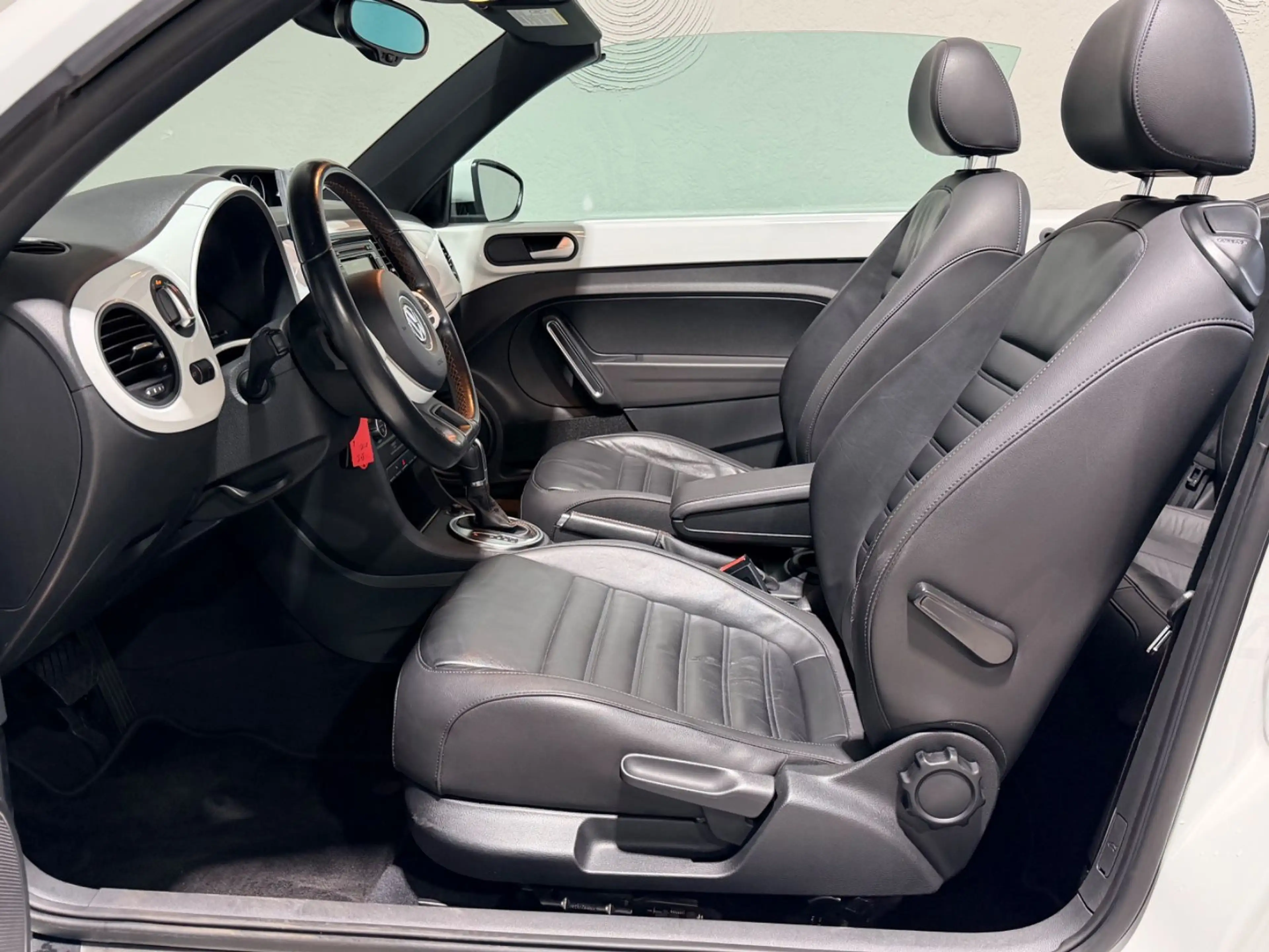 Volkswagen Beetle Cabriolet Cup*Xenon*Leder*TÜVNEU — photo 15
