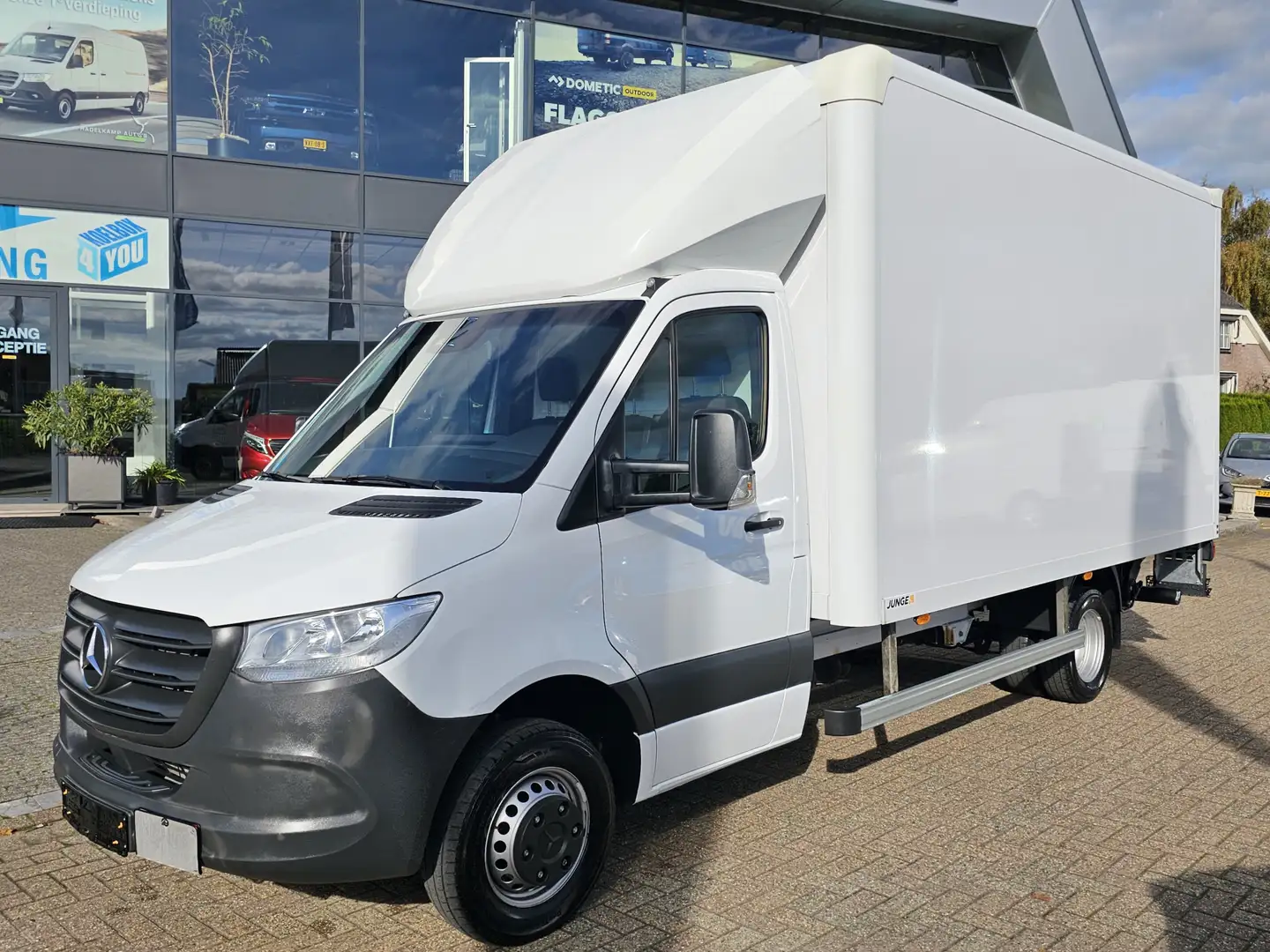 Mercedes-Benz Sprinter 517 CDI L3 RWD Bakwagen met Laadklep Automaat * Ca Wit - 1