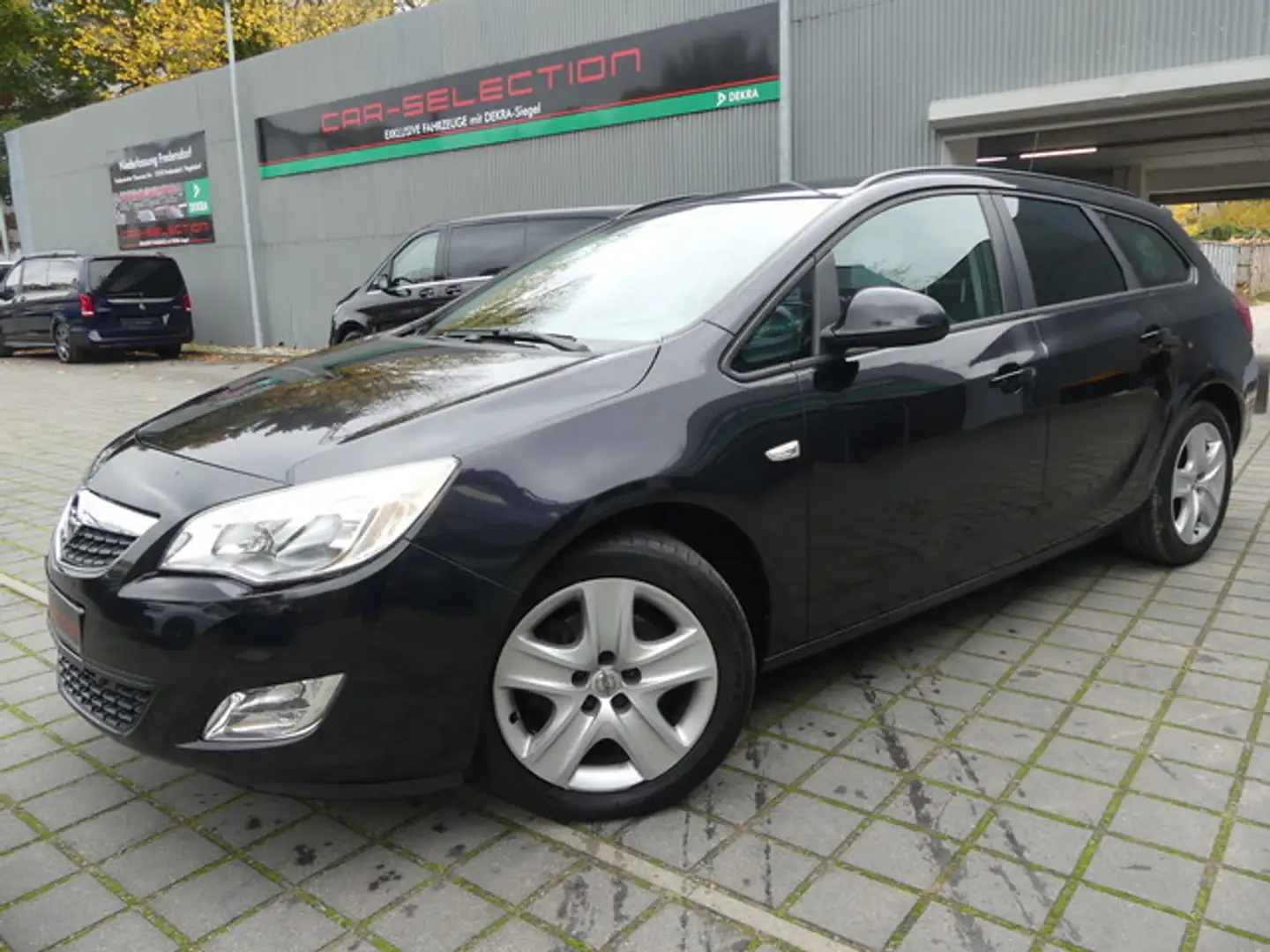 Opel Astra J 1.7d Sports Tourer Edition KLIMA/WINTERREIFEN Schwarz - 2