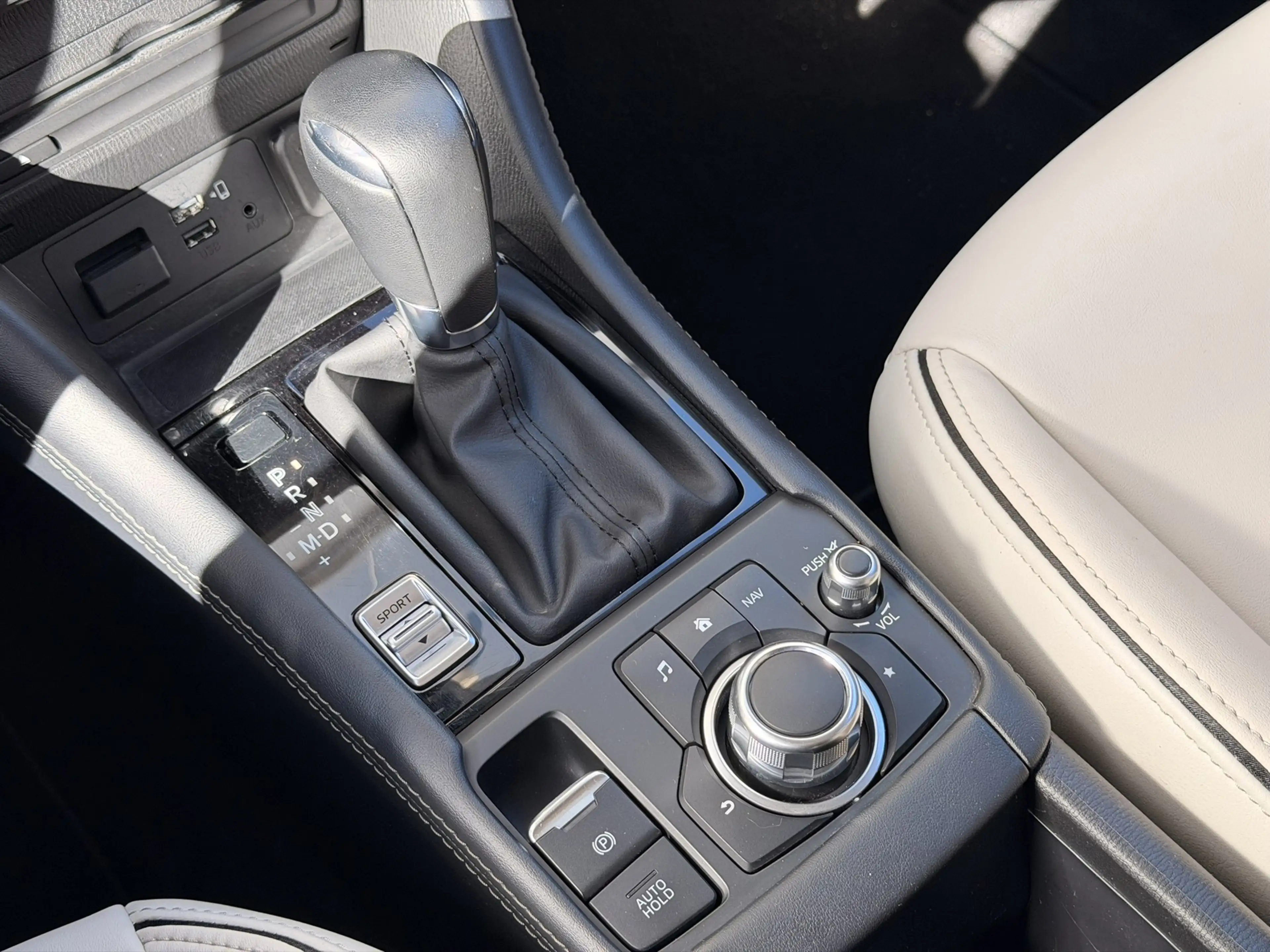 Mazda CX-3 2.0 SkyActiv-G 121 Luxury Aut. Leder/alca CarPlay — photo 27