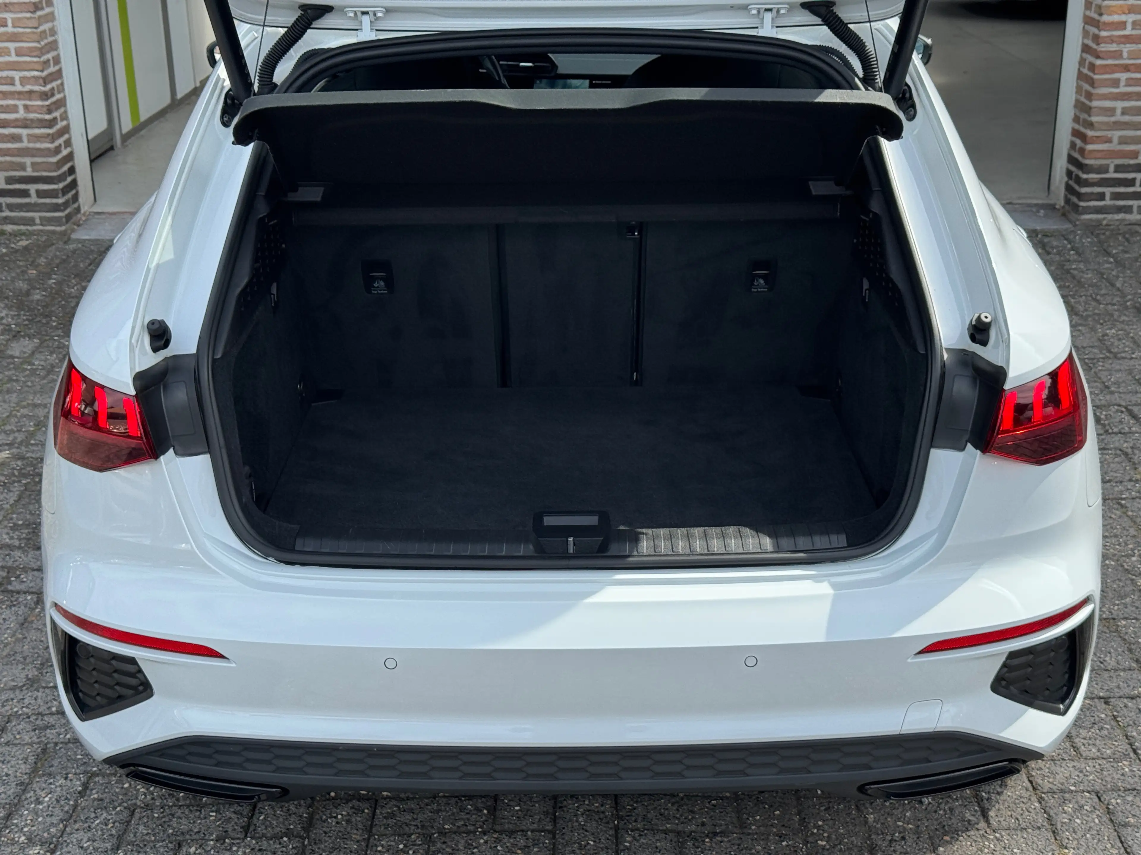 Audi A3 Sportback 35 TFSI S-line | Black optic | LED | Camera | Ambient | CarPlay — photo 22