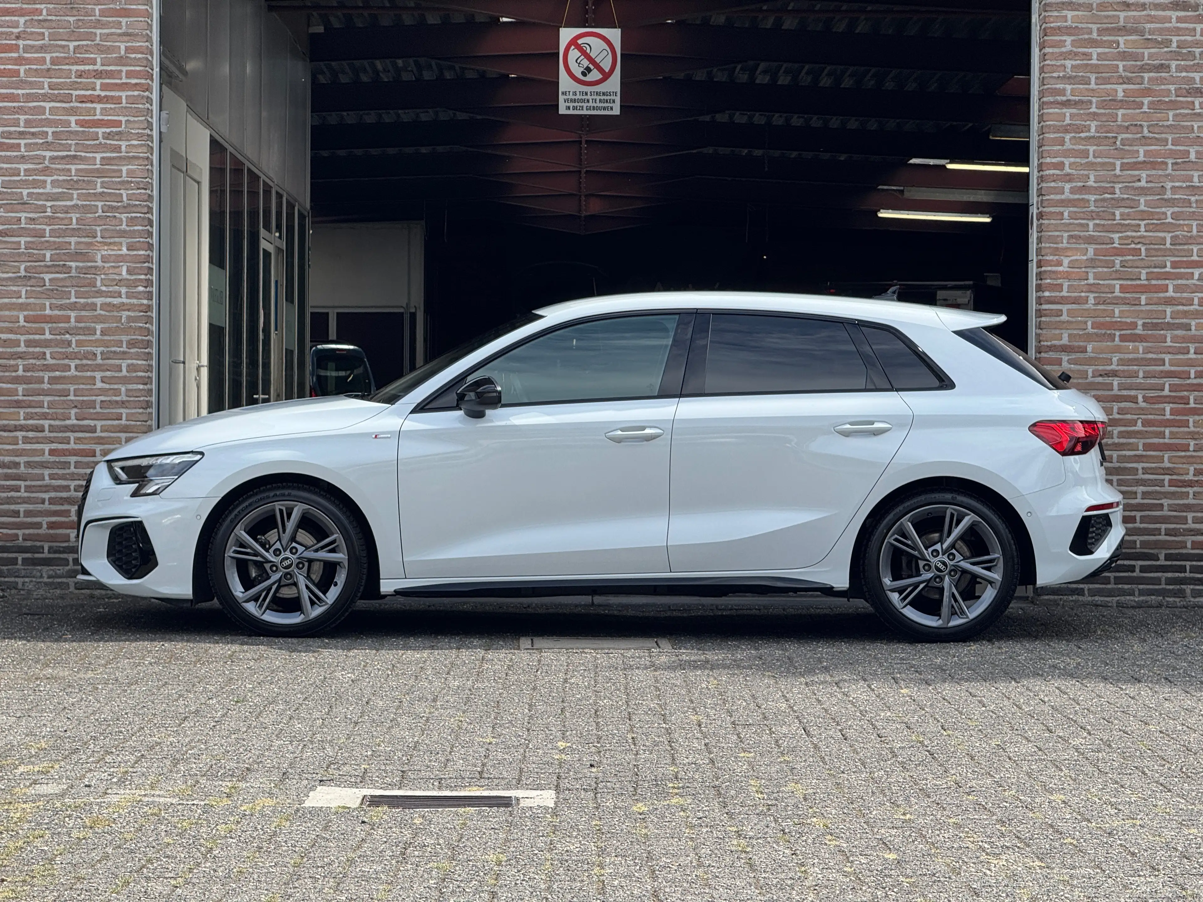 Audi A3 Sportback 35 TFSI S-line | Black optic | LED | Camera | Ambient | CarPlay — photo 4