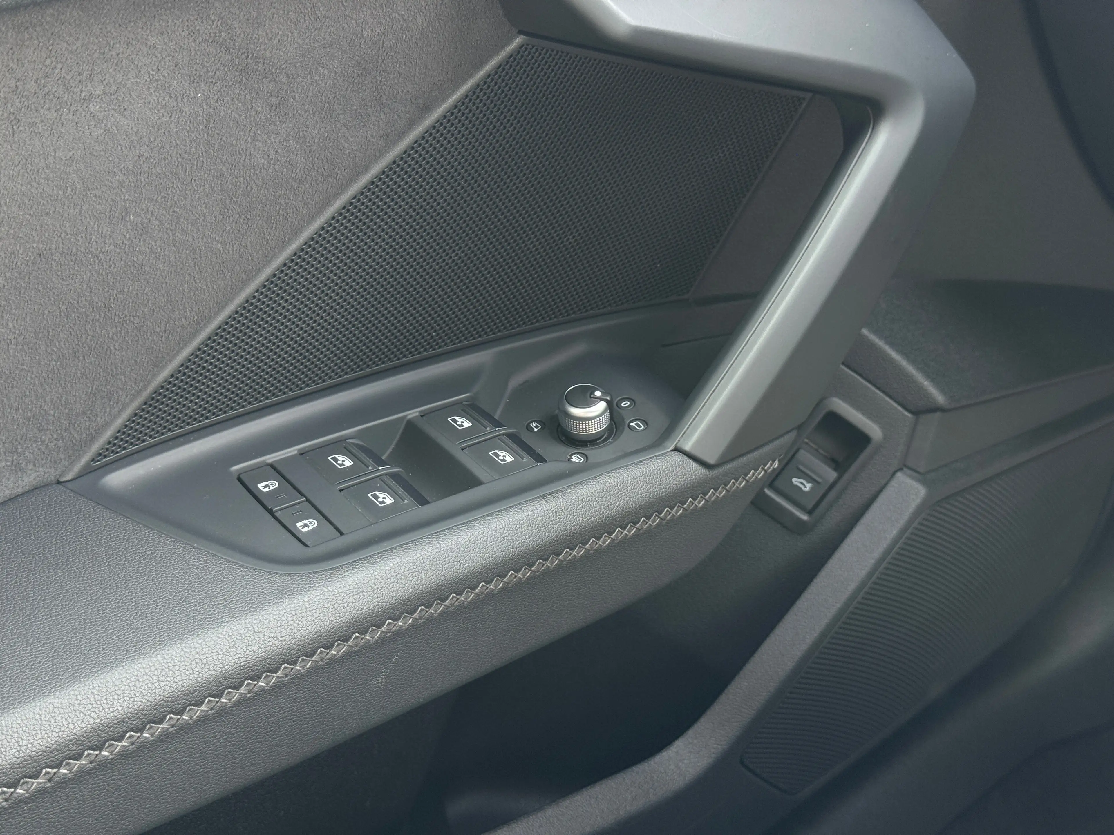 Audi A3 Sportback 35 TFSI S-line | Black optic | LED | Camera | Ambient | CarPlay — photo 21