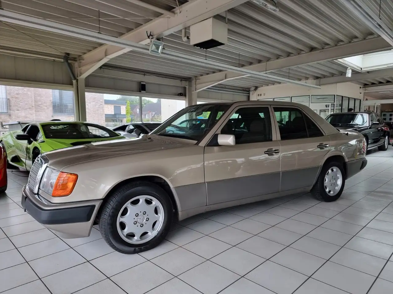 Mercedes-Benz 230 E/Schiebedach/AHK/H-Zul./Sehr schöner Zust., foto 4