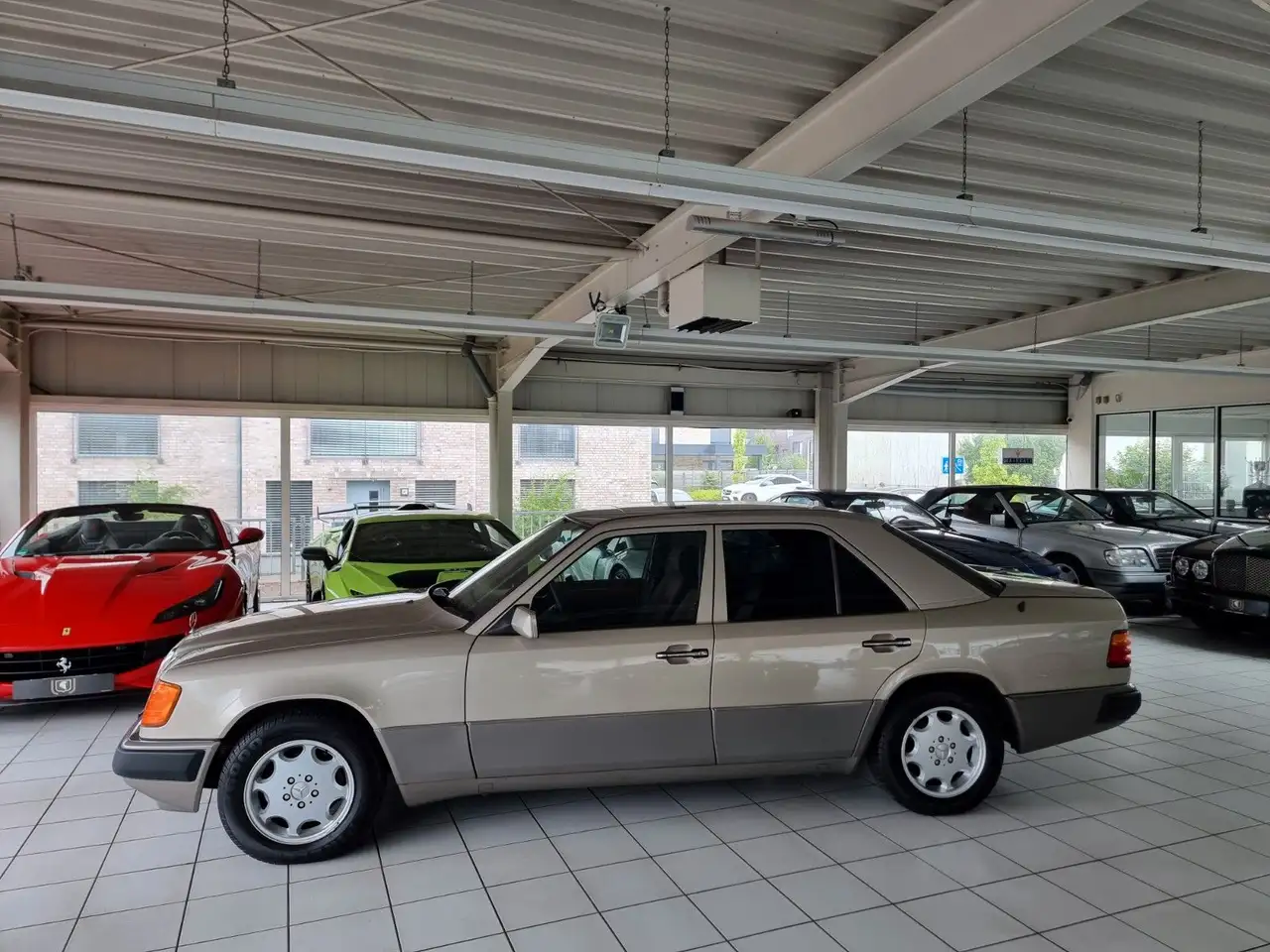 Mercedes-Benz 230 E/Schiebedach/AHK/H-Zul./Sehr schöner Zust., foto 5