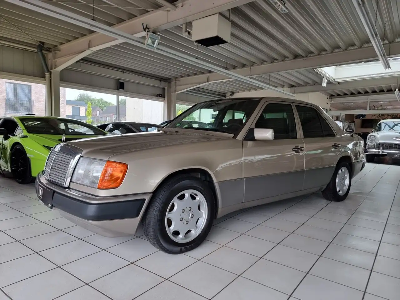 Mercedes-Benz 230 E/Schiebedach/AHK/H-Zul./Sehr schöner Zust., foto 1