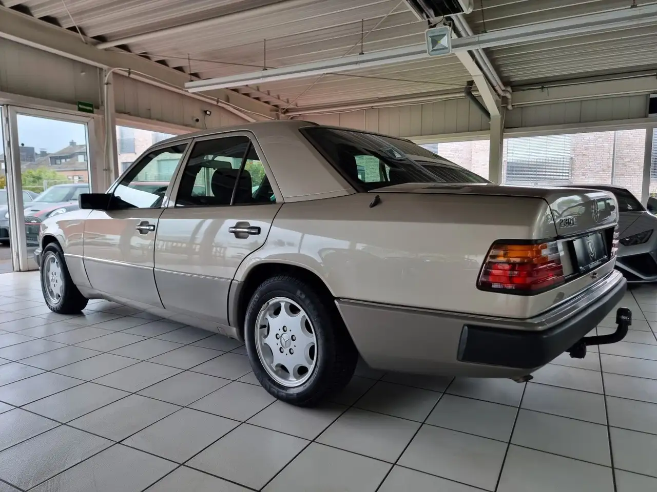 Mercedes-Benz 230 E/Schiebedach/AHK/H-Zul./Sehr schöner Zust., foto 6