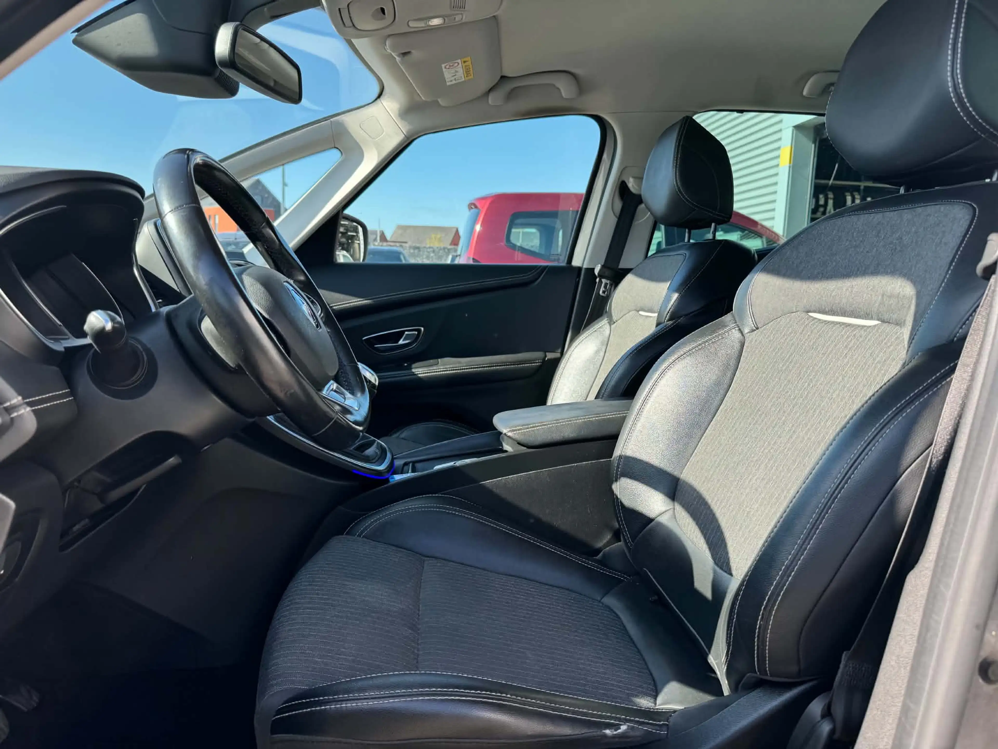 Renault Scenic Scenic 1.33 TCe Intens GPF — photo 9