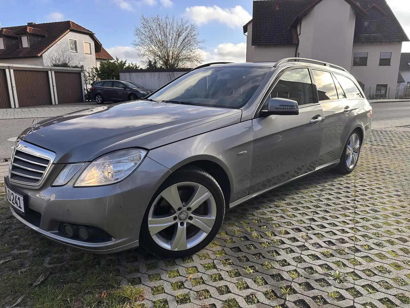 Mercedes-Benz E 220 T CDI DPF BlueEFFICIENCY Automatik - 2