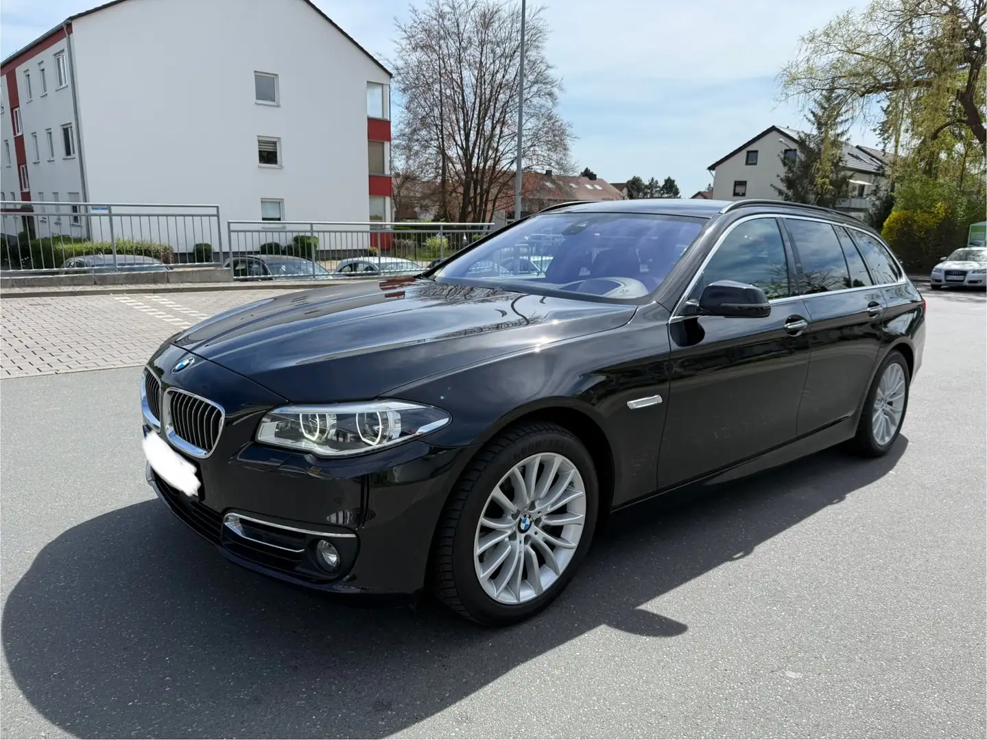 BMW 530 530d xDrive Touring Sport-Aut. Luxury Line Černá - 2