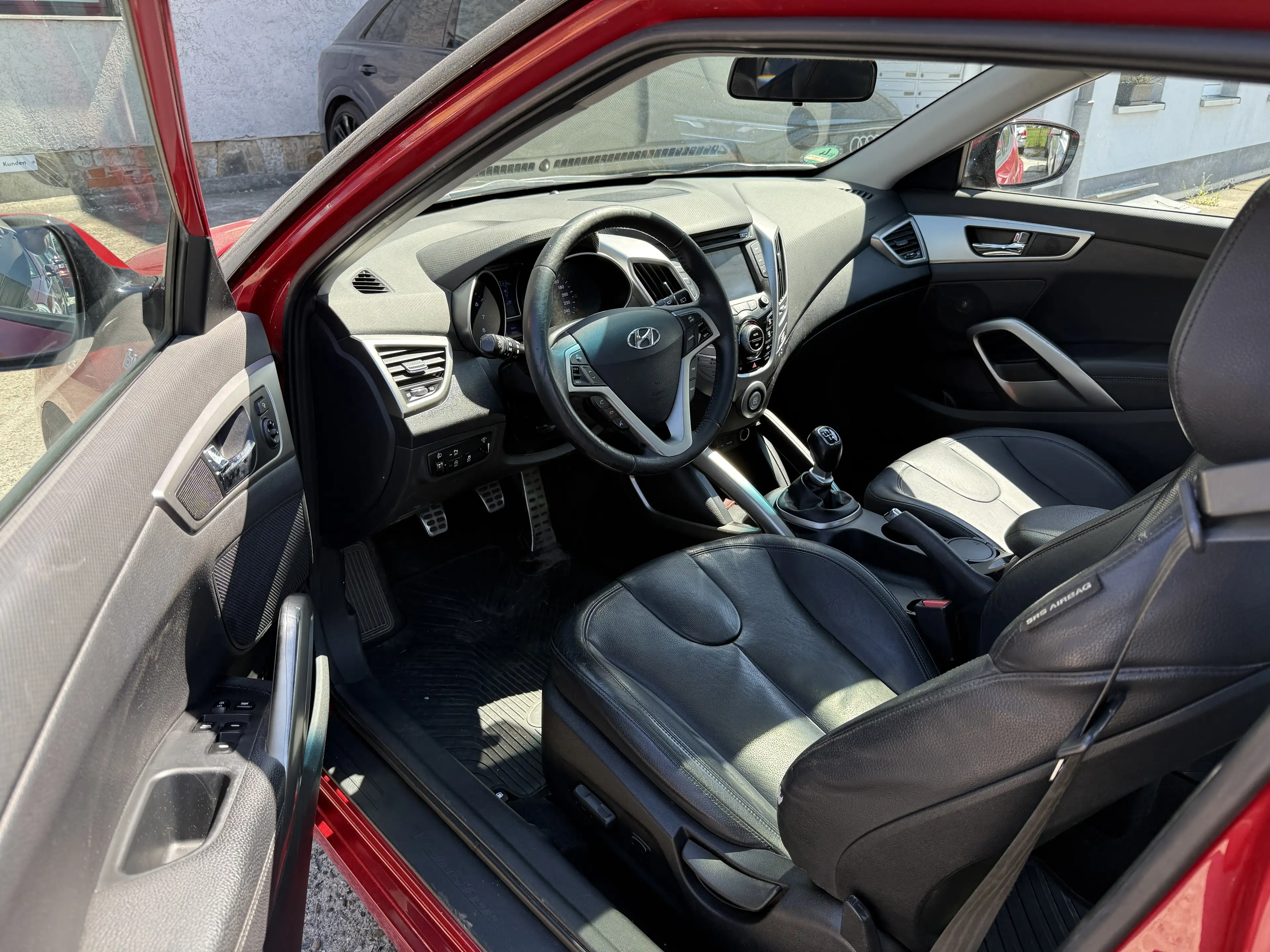 Hyundai VELOSTER Trend — photo 4