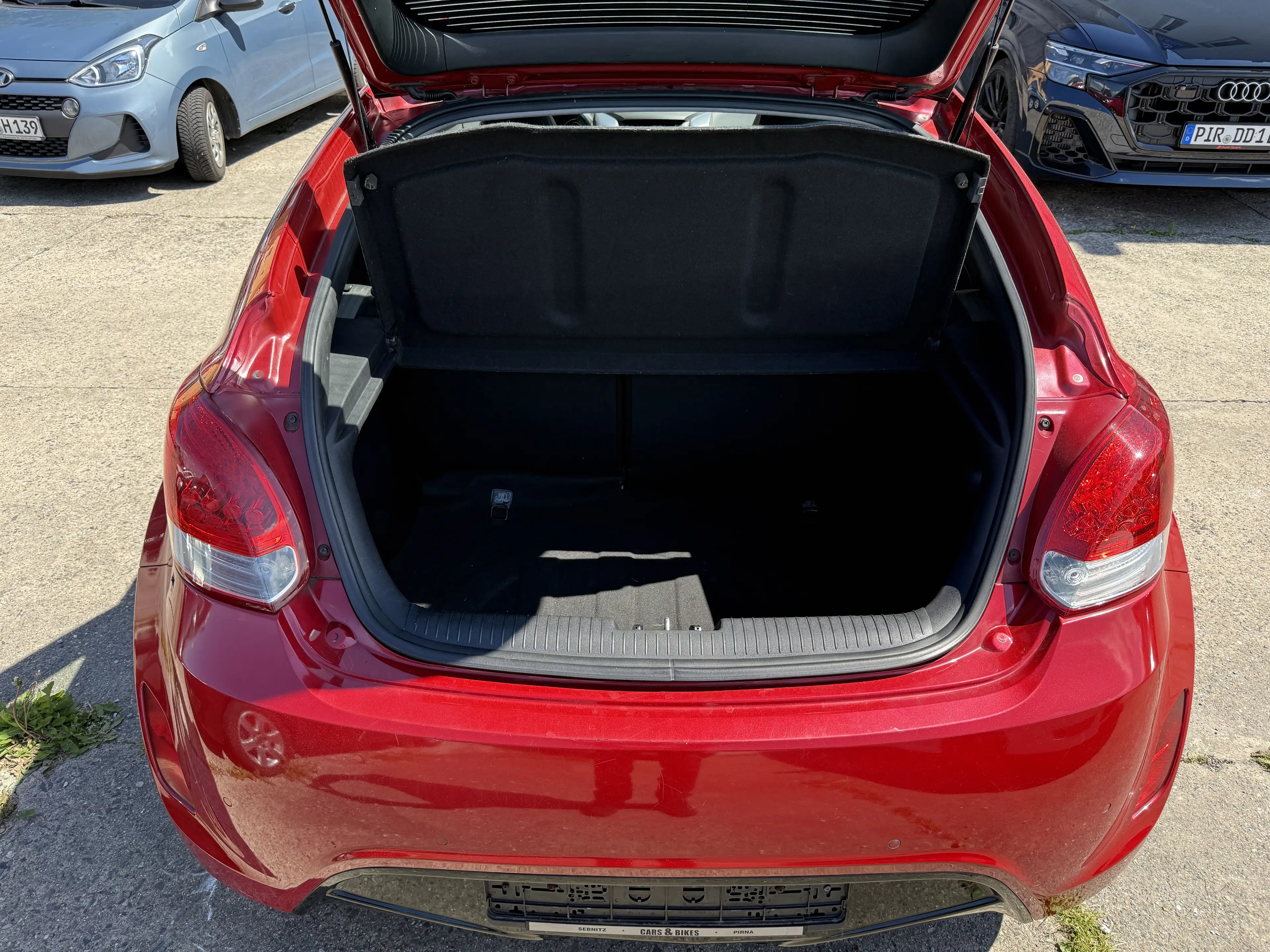 Hyundai VELOSTER Trend — photo 14