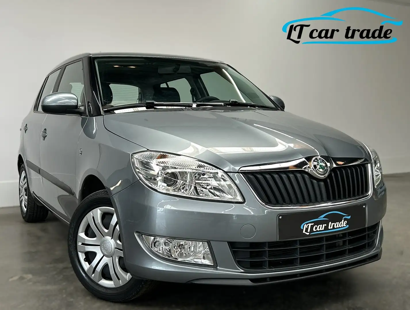 Skoda Fabia 1.2 HTP Ambition* Airco * PDC * 26400 km! Gris - 1