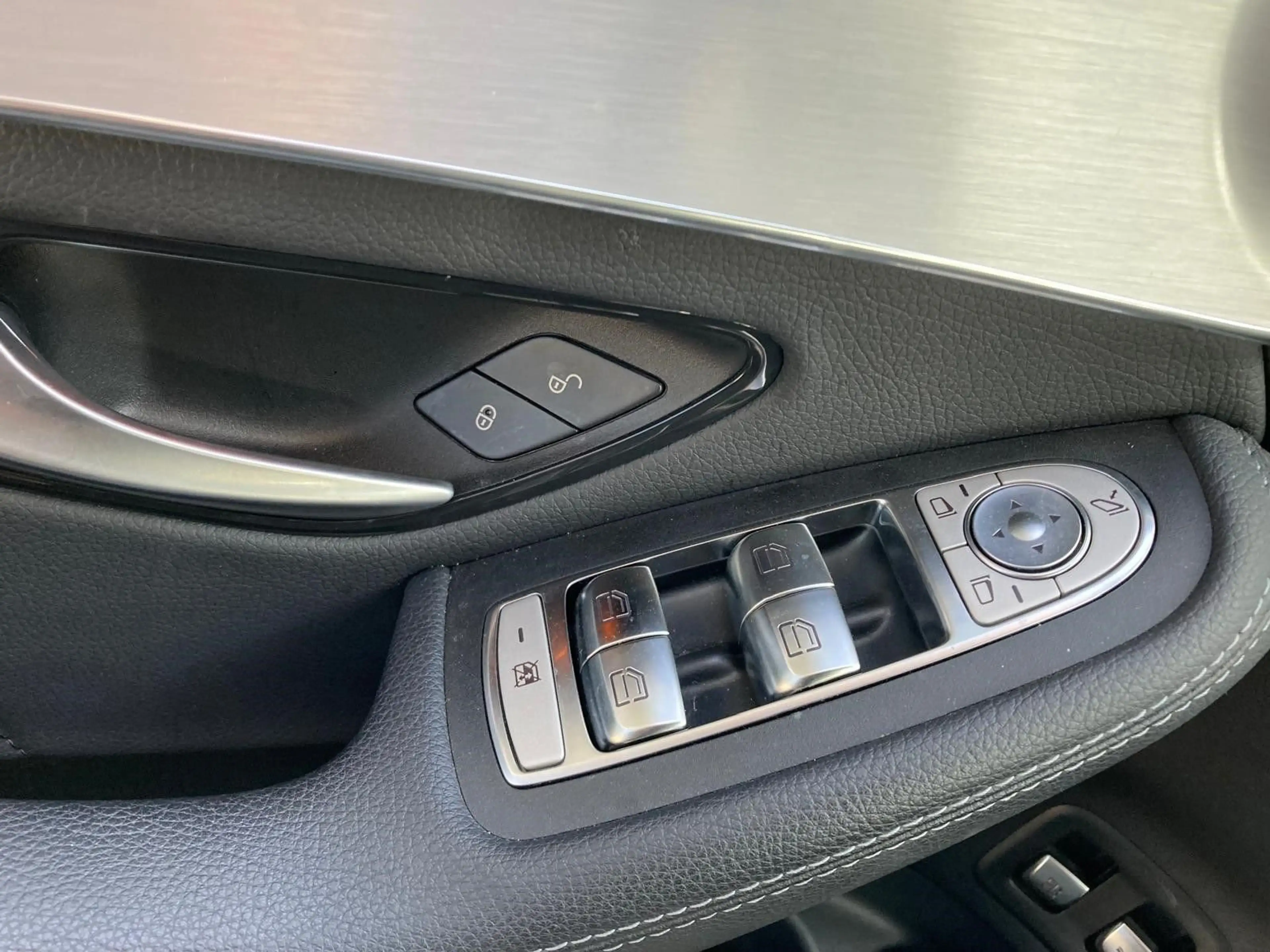 Mercedes-Benz GLC 200 300e 4-Matic PHEV AMG-line — photo 15