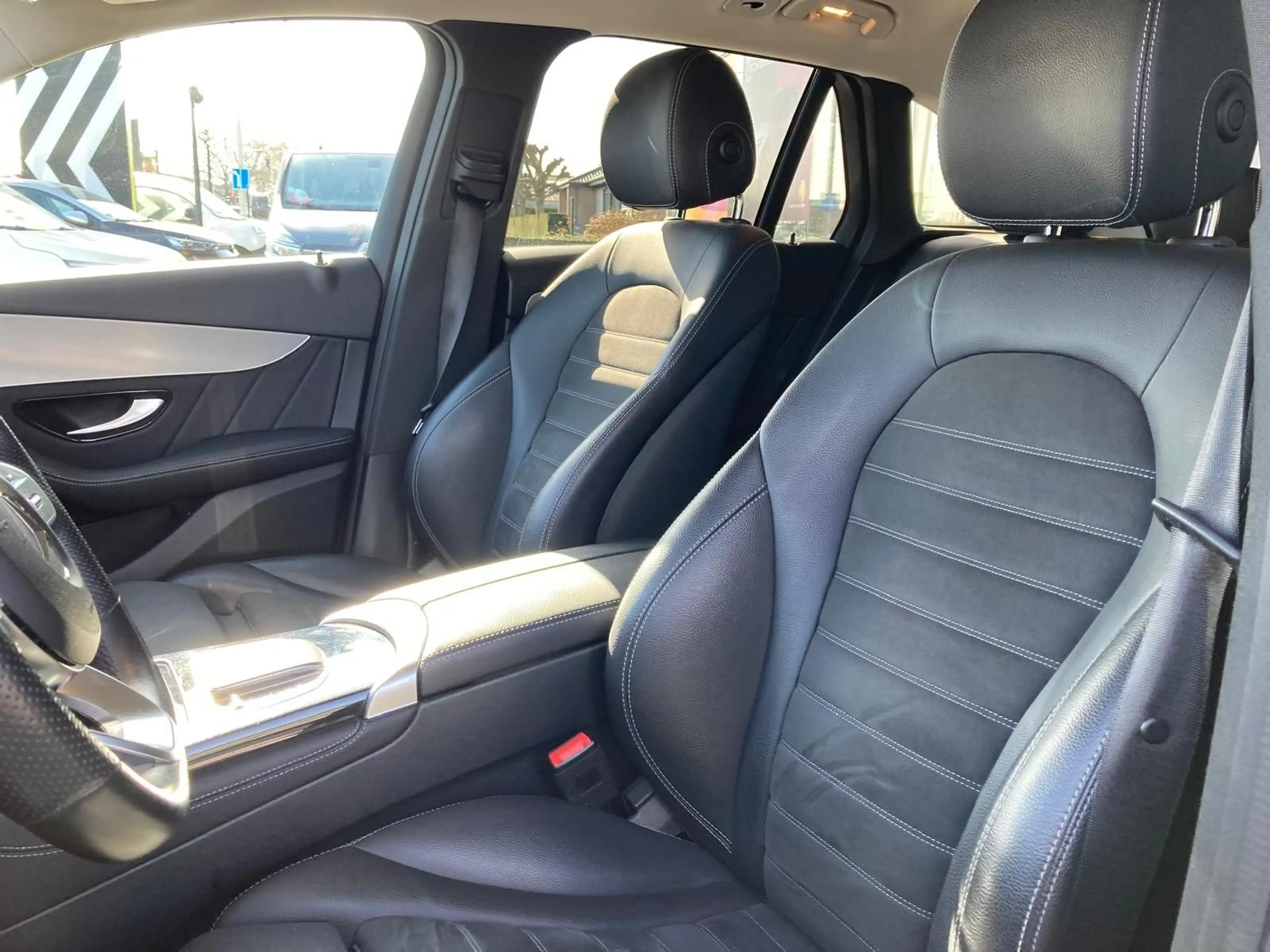 Mercedes-Benz GLC 200 300e 4-Matic PHEV AMG-line — photo 11