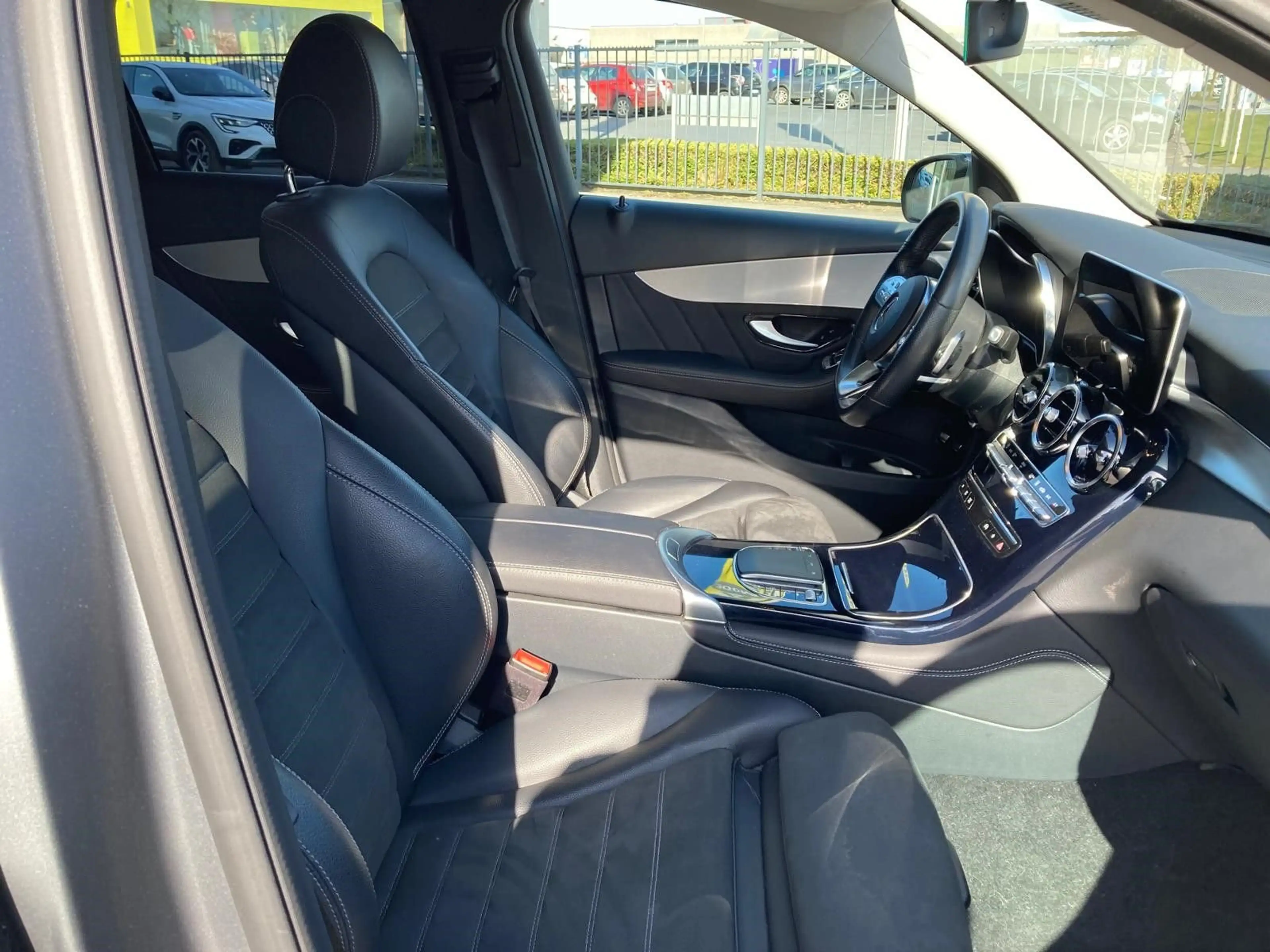 Mercedes-Benz GLC 200 300e 4-Matic PHEV AMG-line — photo 9