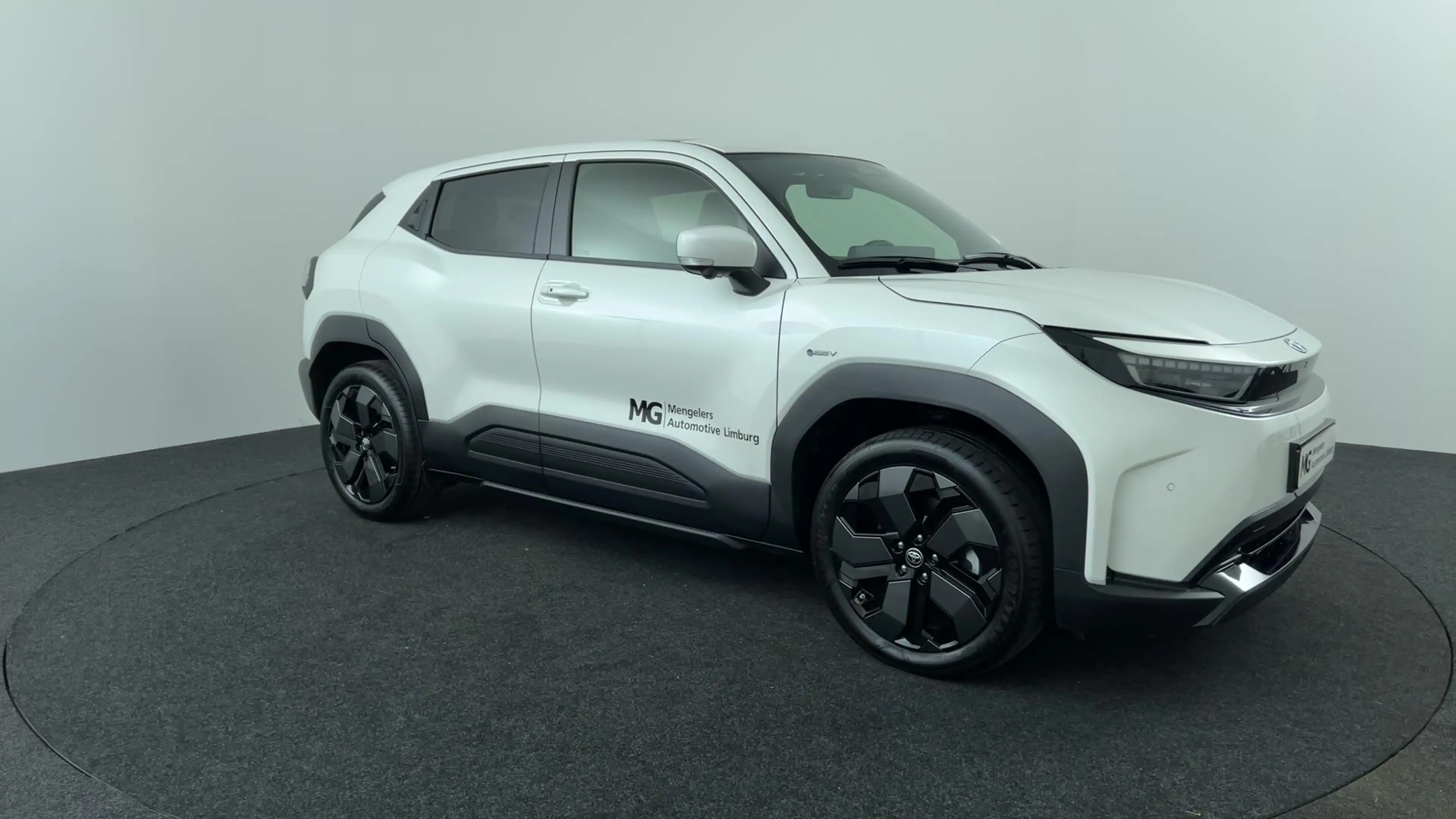 Toyota Urban Cruiser Executive 61 kWh — photo 7