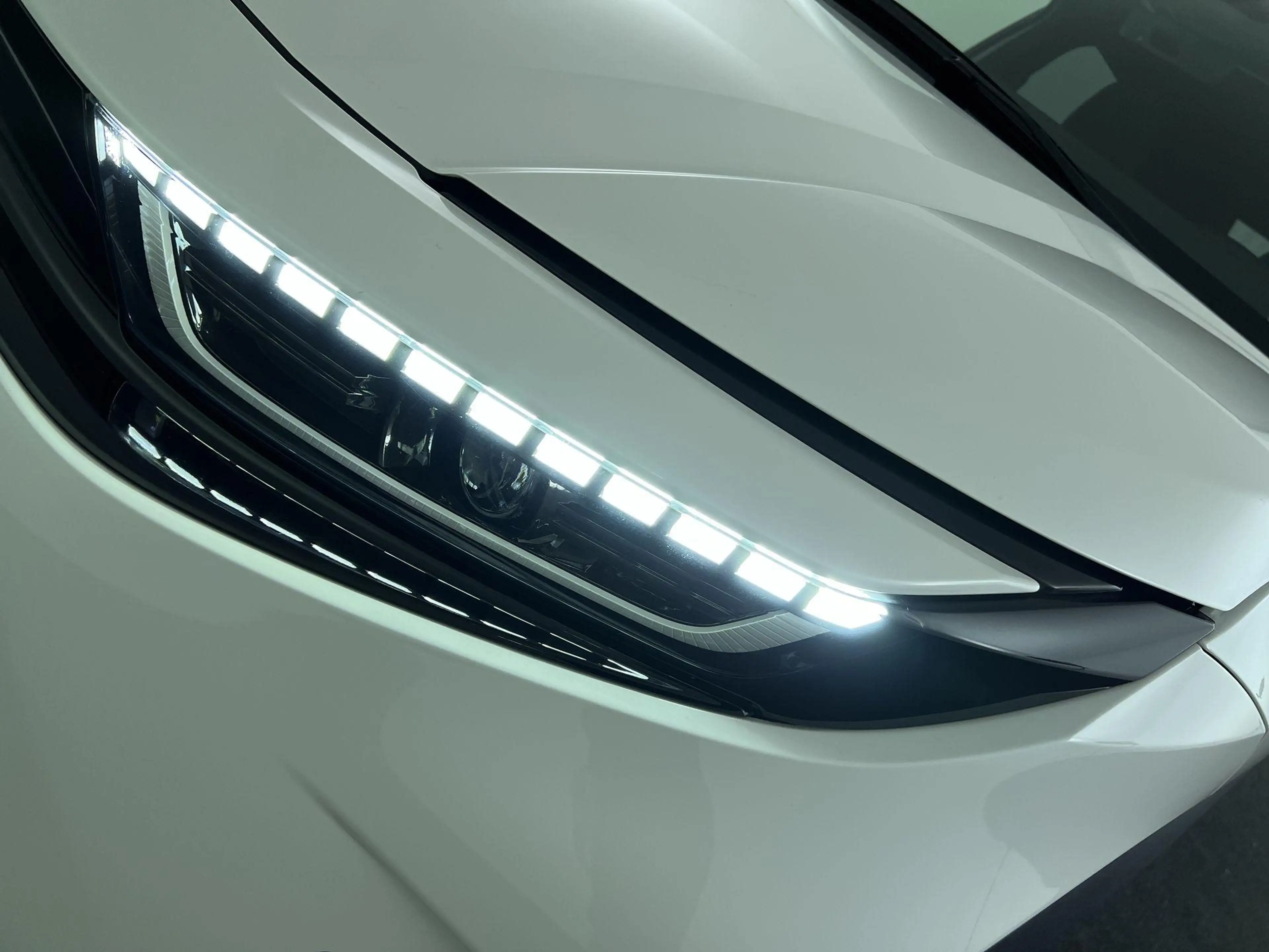 Toyota Urban Cruiser Executive 61 kWh — photo 9