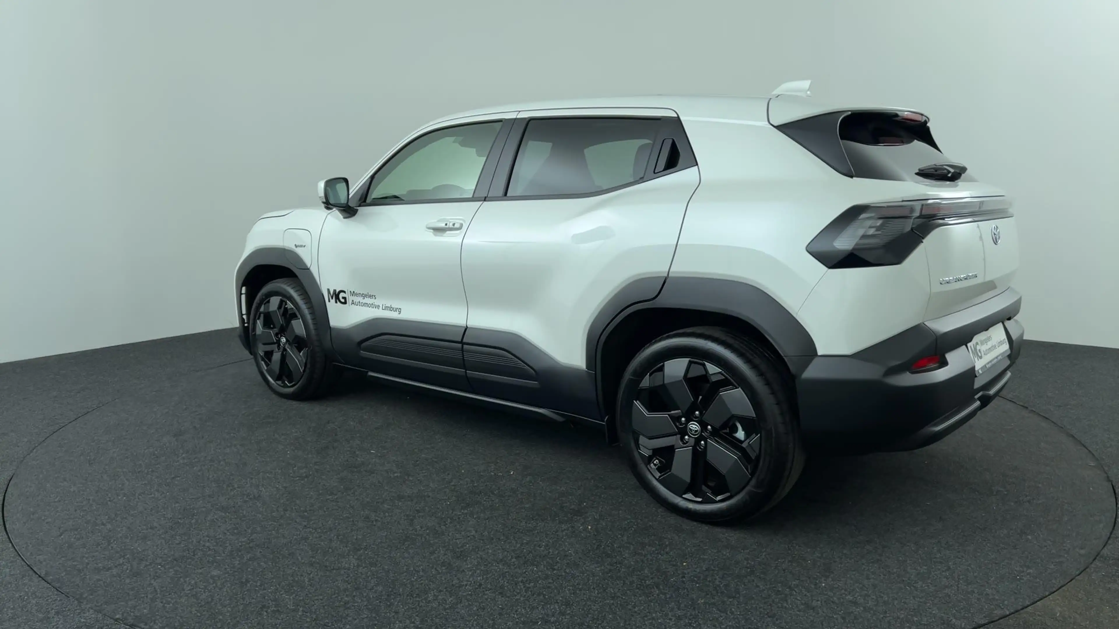 Toyota Urban Cruiser Executive 61 kWh — photo 3