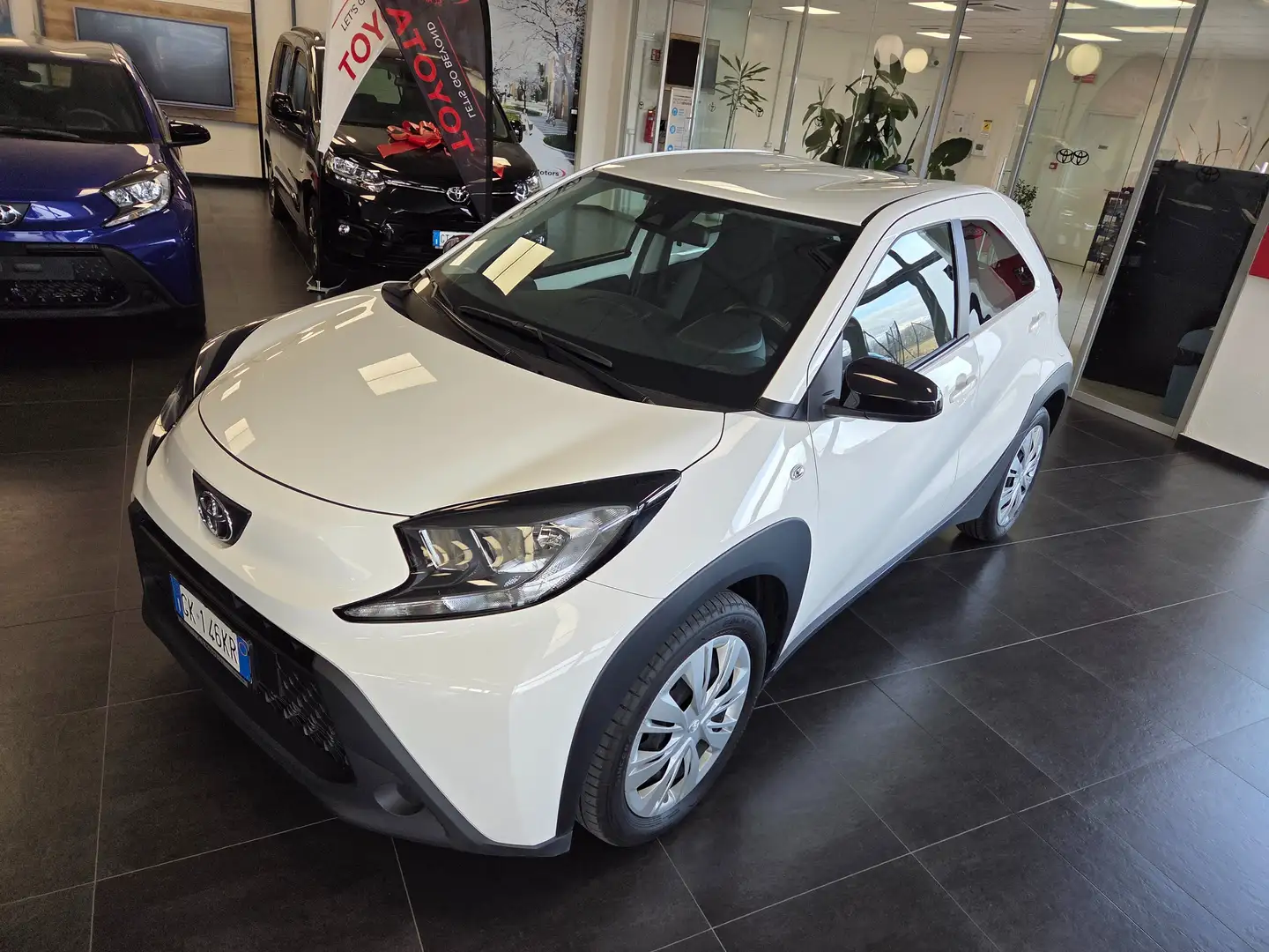 Toyota Aygo Aygo X X 1.0 Active 72cv Weiß - 2
