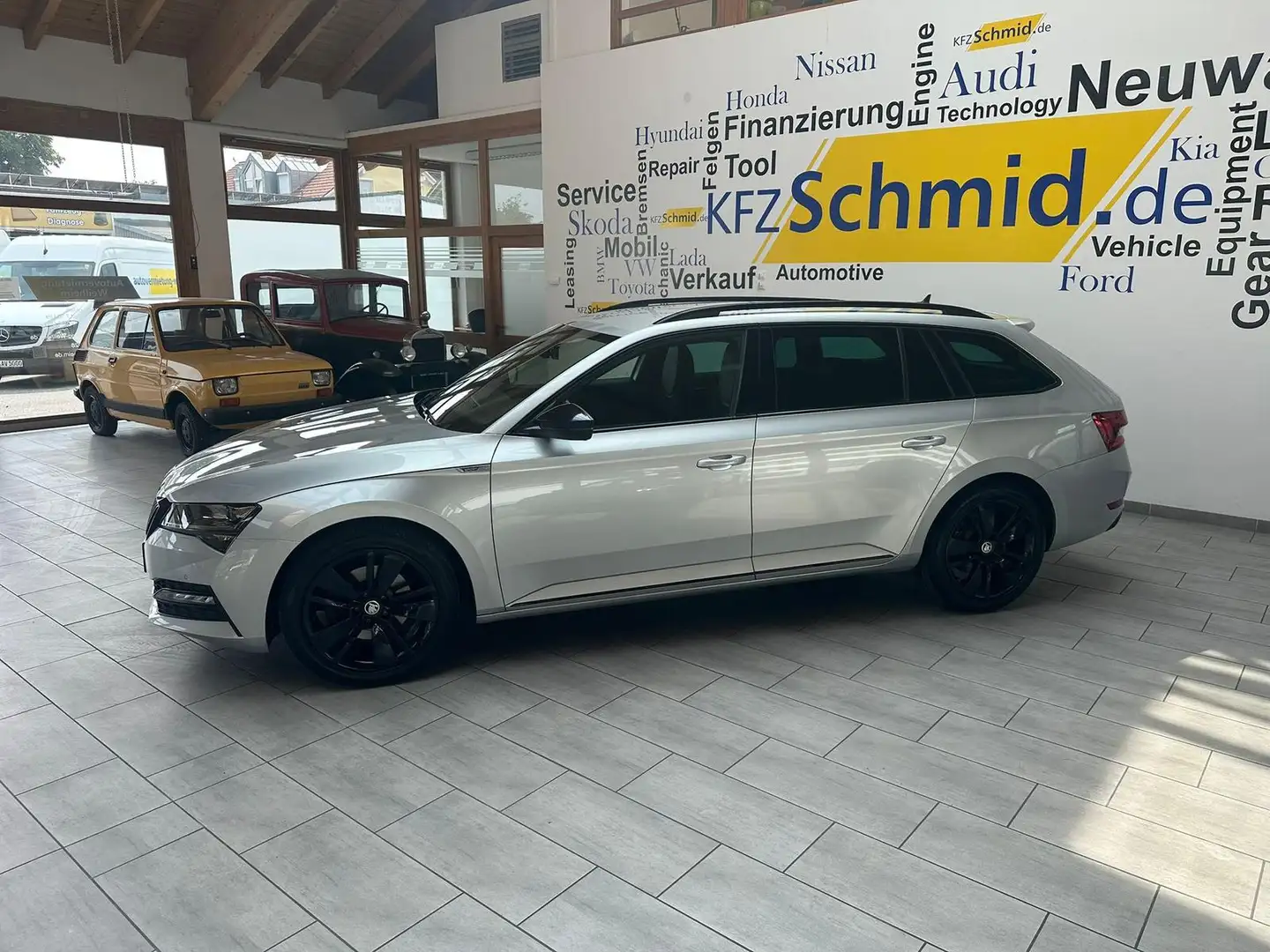 Skoda Superb Combi 2.0 TDI DSG Sportline * AHK * Stříbrná - 2