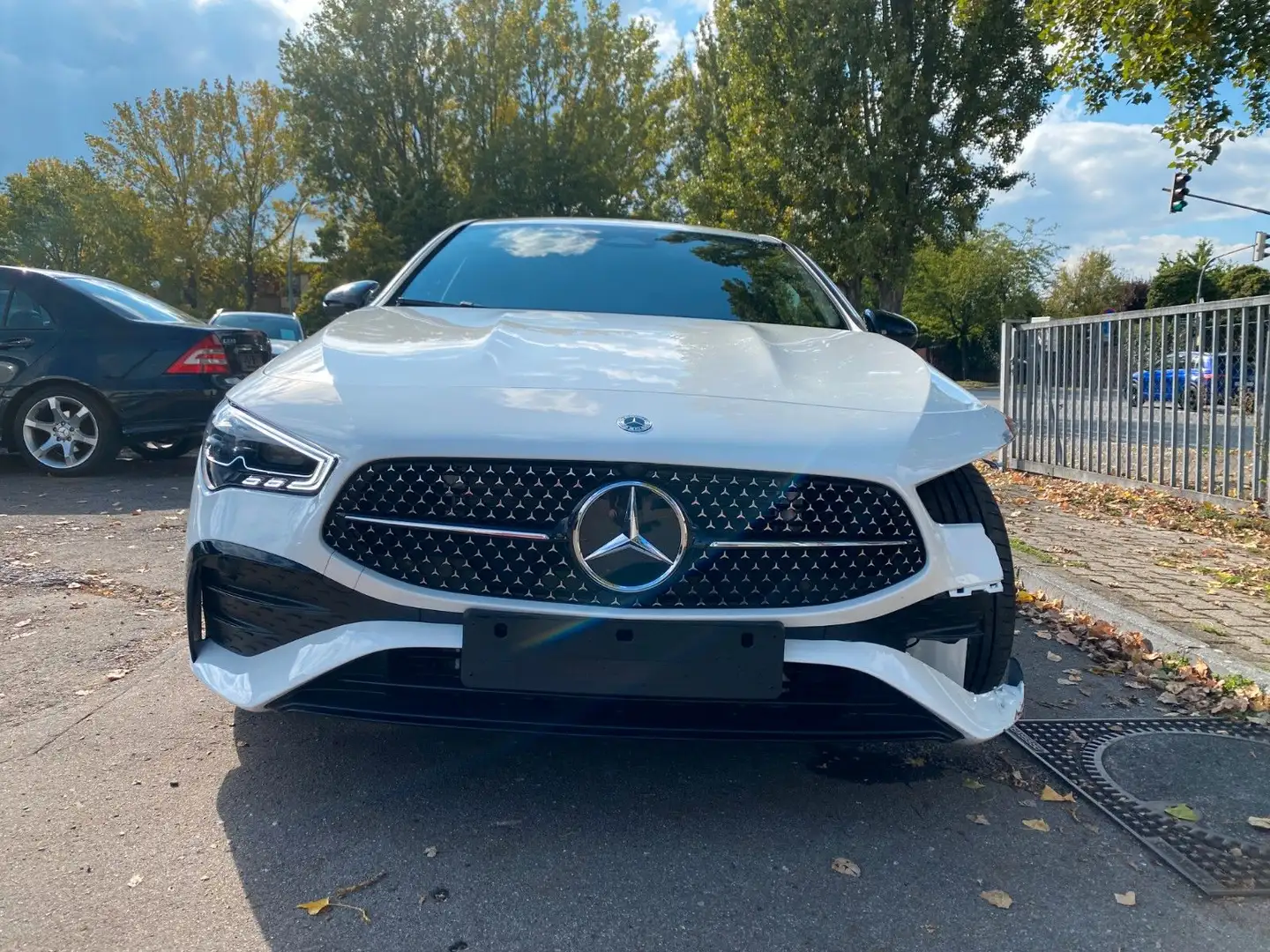 Mercedes-Benz CLA 200 *AMG Advanced +/Night/AHK/Multibeam* Blanc - 2