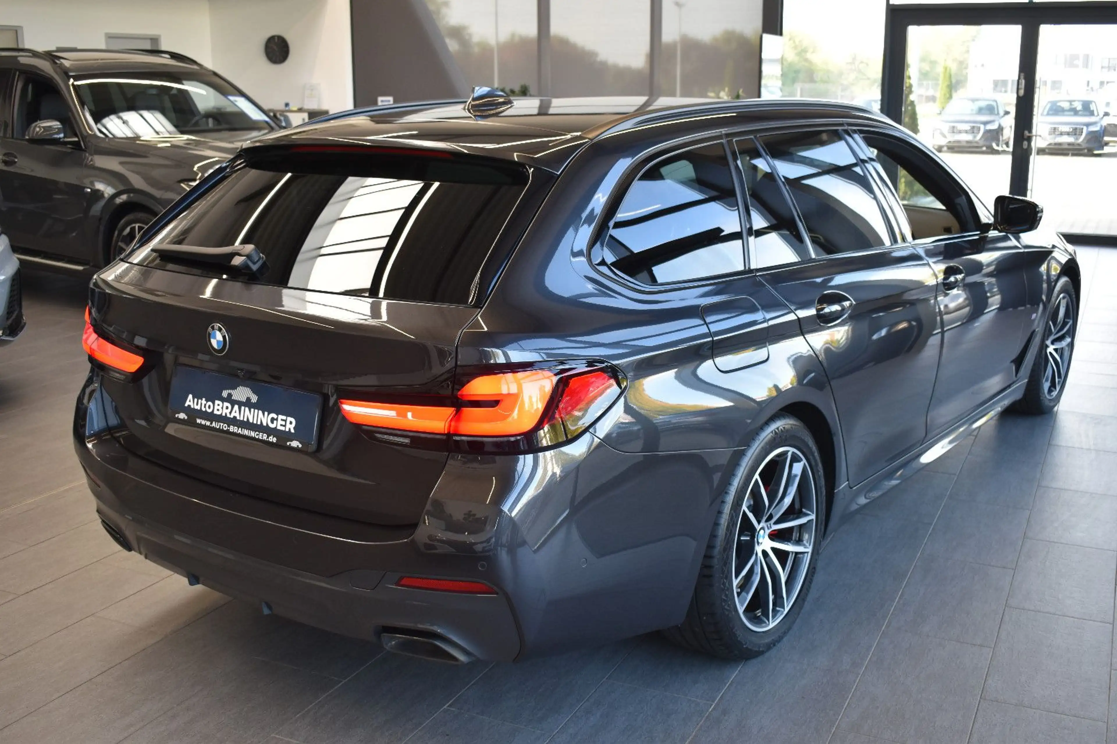 BMW 540 d Touring xDrive Aut. M Sport Laser~HUD~LiveC — photo 2