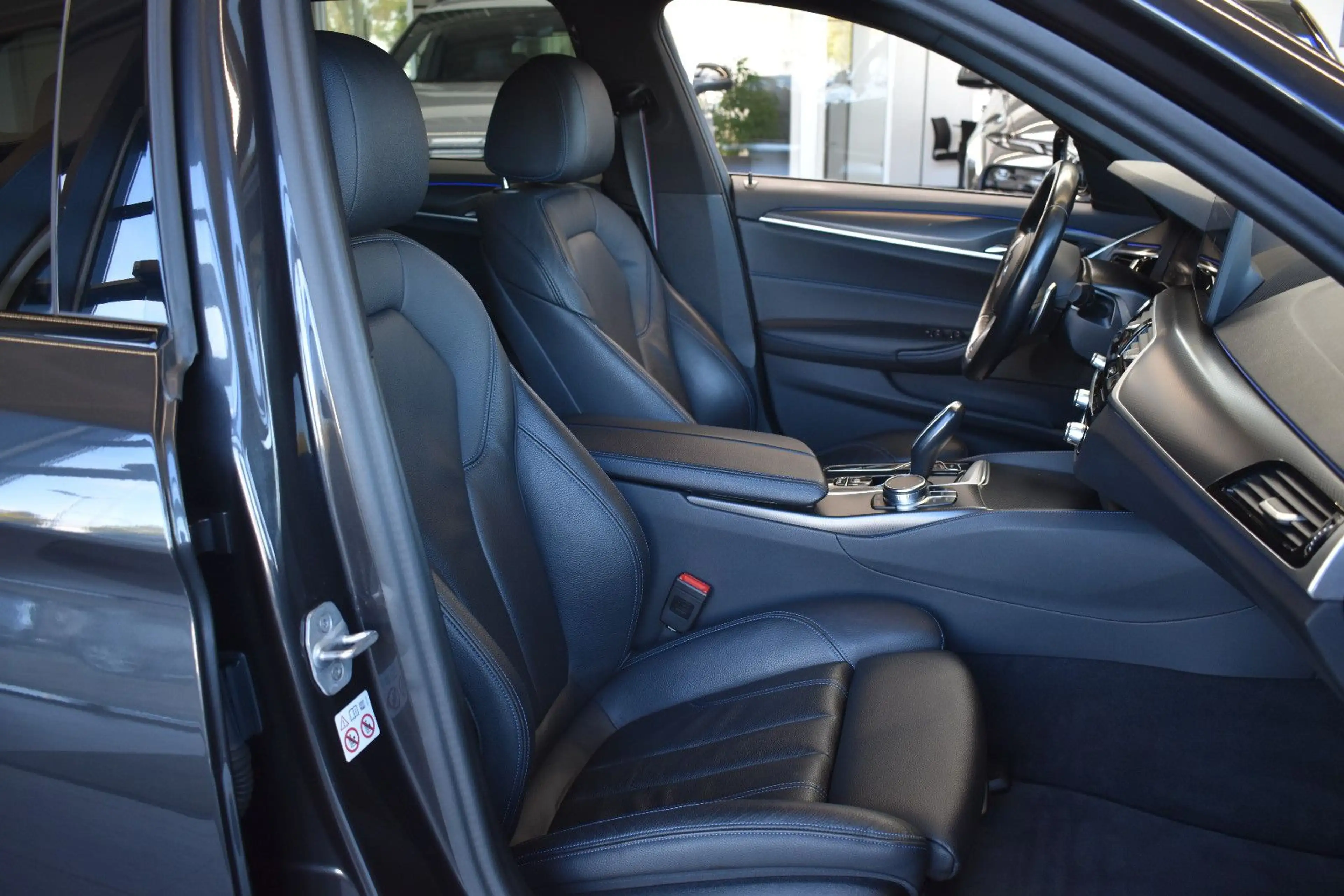 BMW 540 d Touring xDrive Aut. M Sport Laser~HUD~LiveC — photo 9