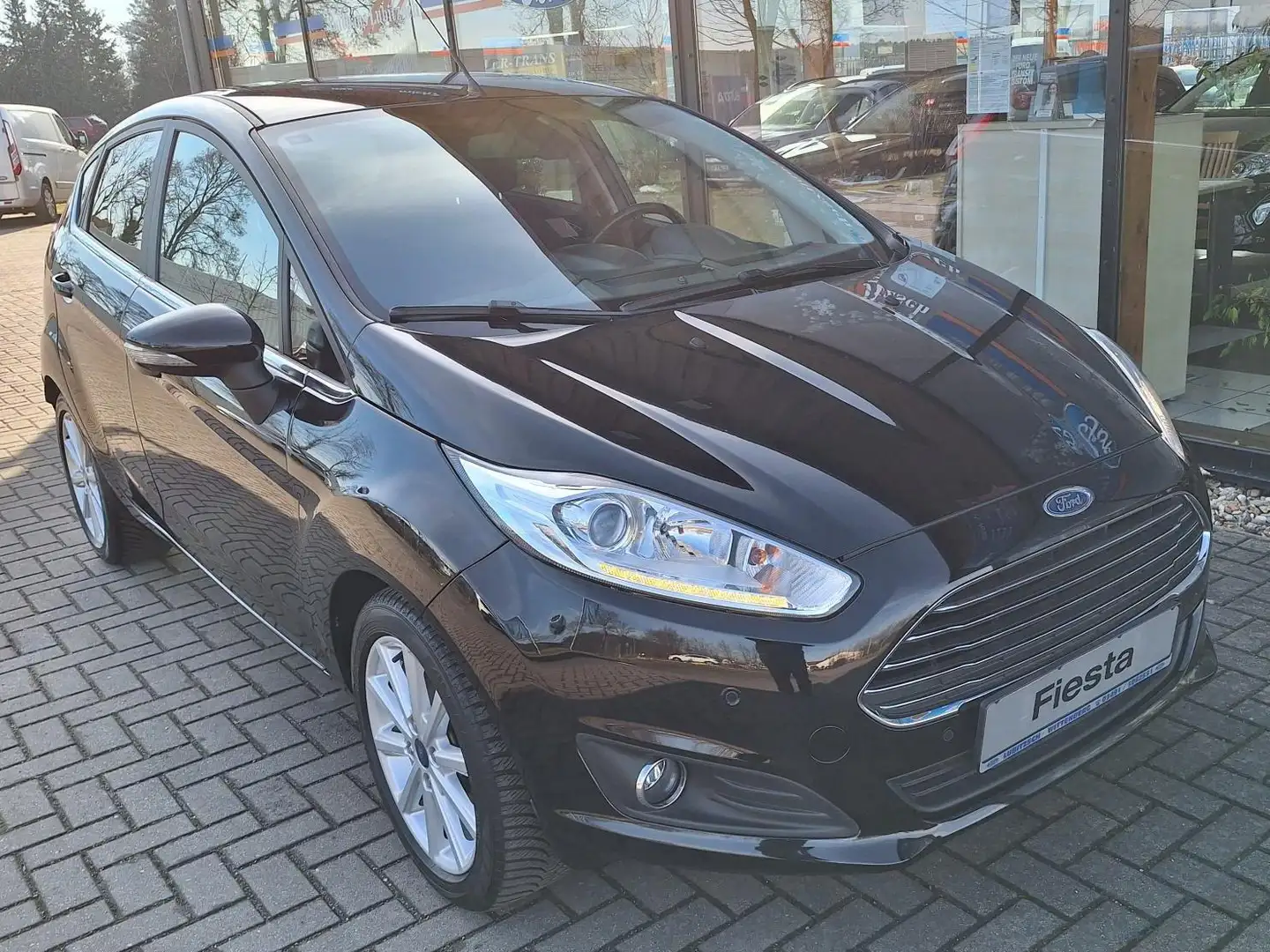 Ford Fiesta 1.0 EcoBoost Start-Stop Titanium Schwarz - 2
