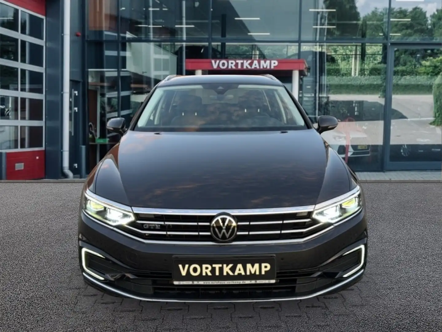 Volkswagen Passat Variant 1.4 TSI DSG GTE TREKHAAK/CAMERA/NAVI/ACC/STOELVERW Grijs - 2