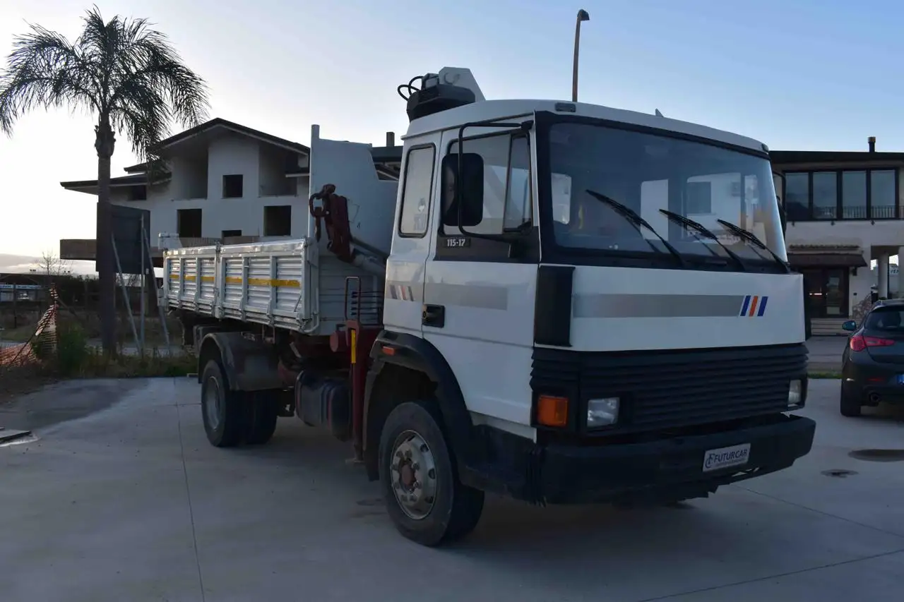 Iveco 115-17 CON CASSONE RIBALTABILE E GRU, foto 2