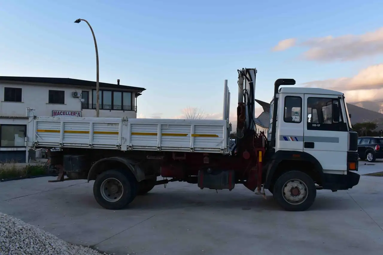 Iveco 115-17 CON CASSONE RIBALTABILE E GRU, foto 4