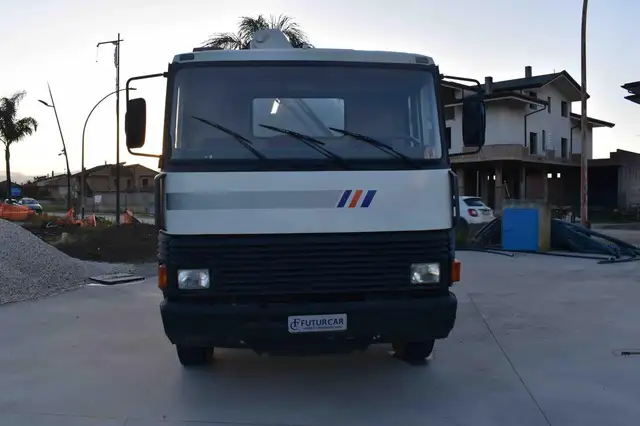 Iveco 115-17 CON CASSONE RIBALTABILE E GRU