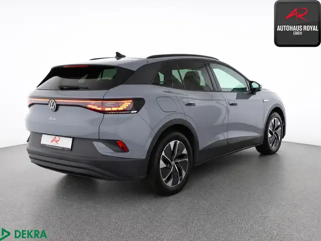 Volkswagen ID.4 view 5