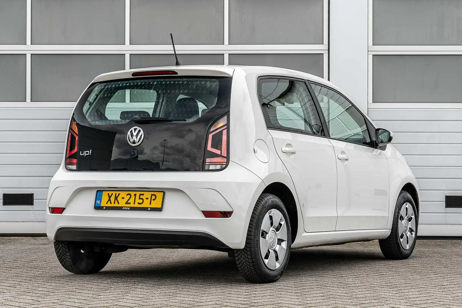 Volkswagen up! 1.0 60pk Move up! | Airco | DAB+ | Maps & More App Wit - 2
