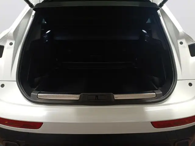 DS Automobiles DS 7 view 8