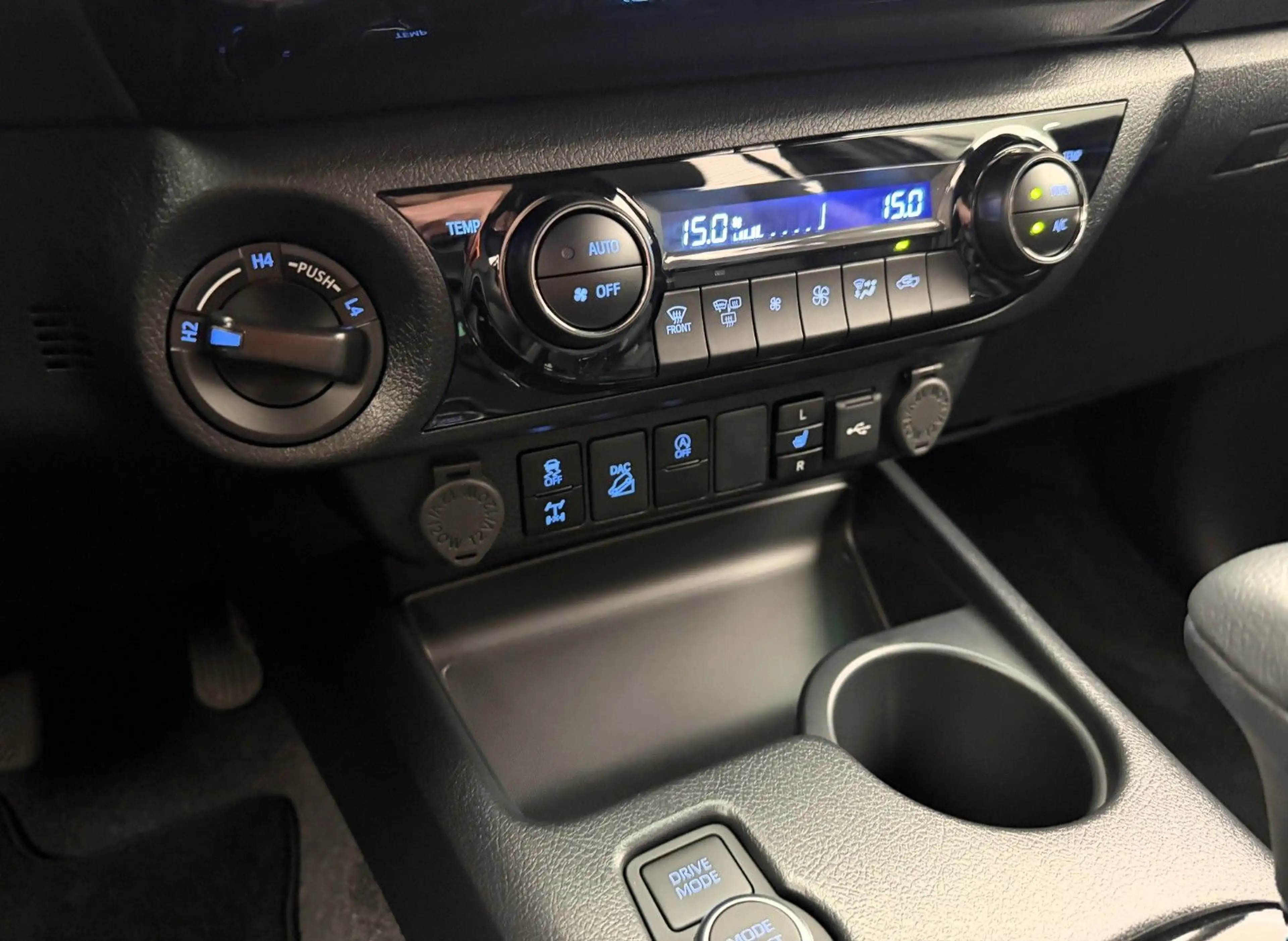 Toyota Hilux 2.8 D4-D Invincible Mild HYBRID°AHK°Wanne — photo 14