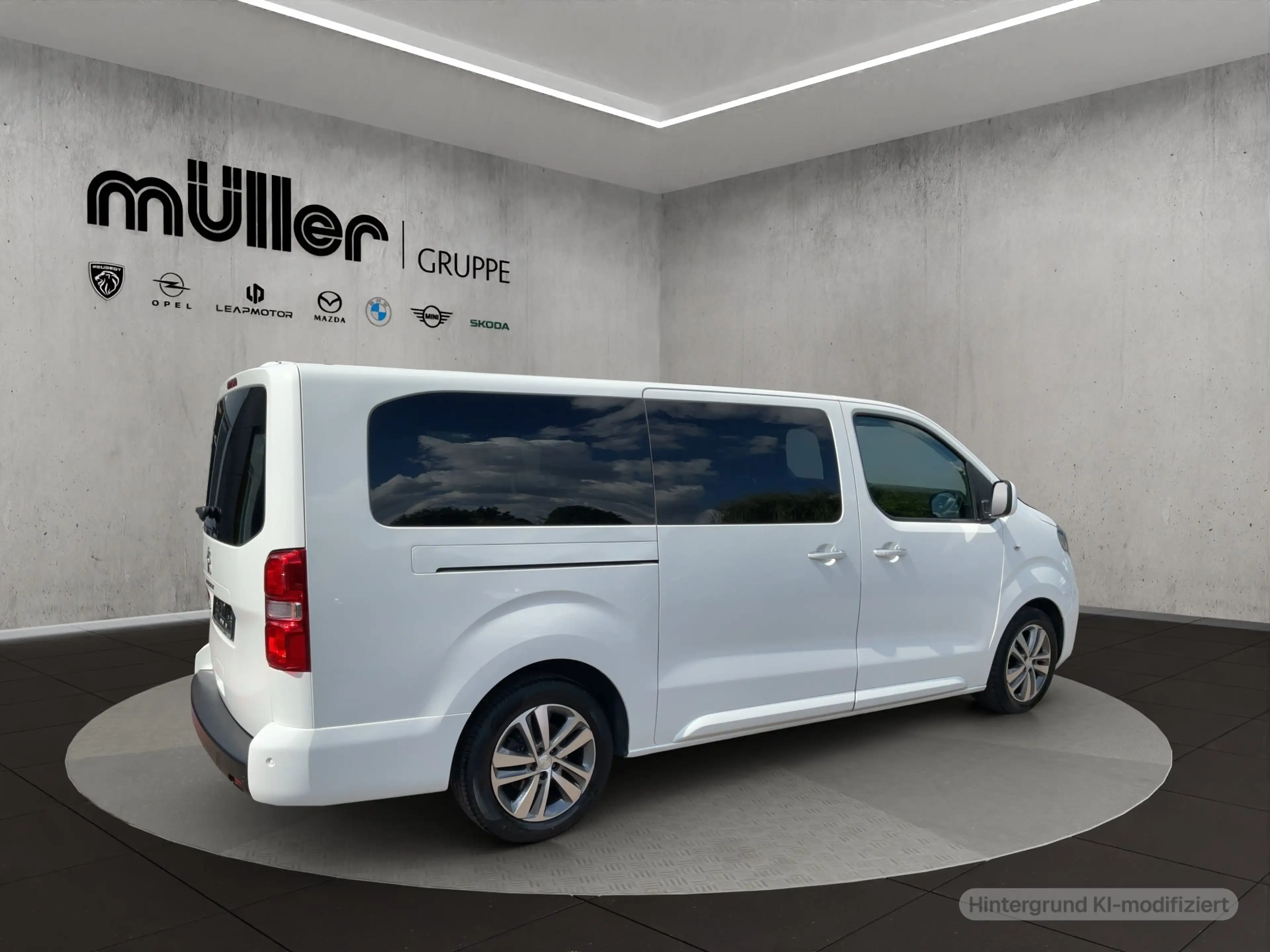 Peugeot Traveller VIP L3 — photo 2