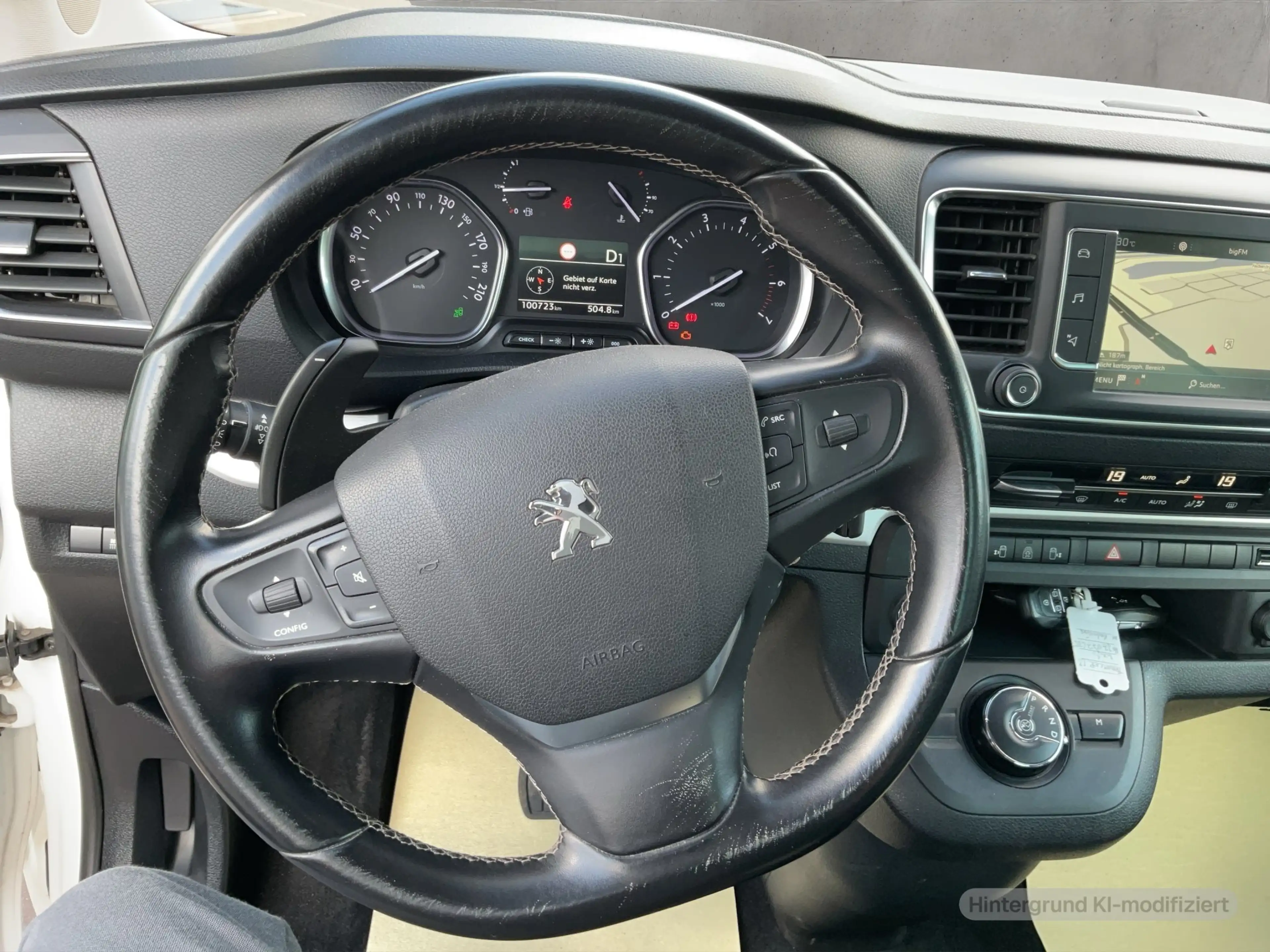 Peugeot Traveller VIP L3 — photo 12