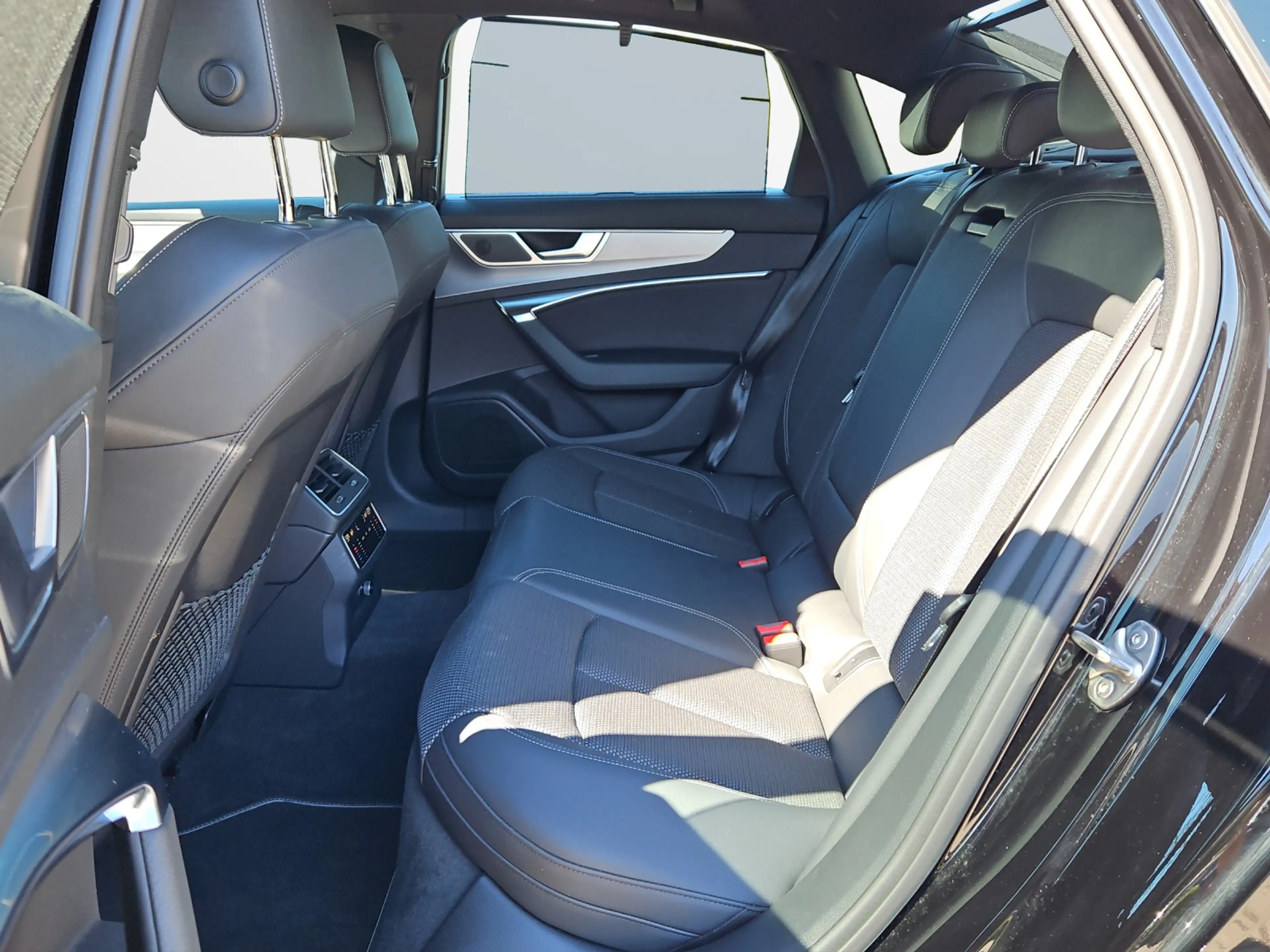 Audi A6 Limousine 50 TFSI e S tronic S-line NaviPlus LE... — photo 11