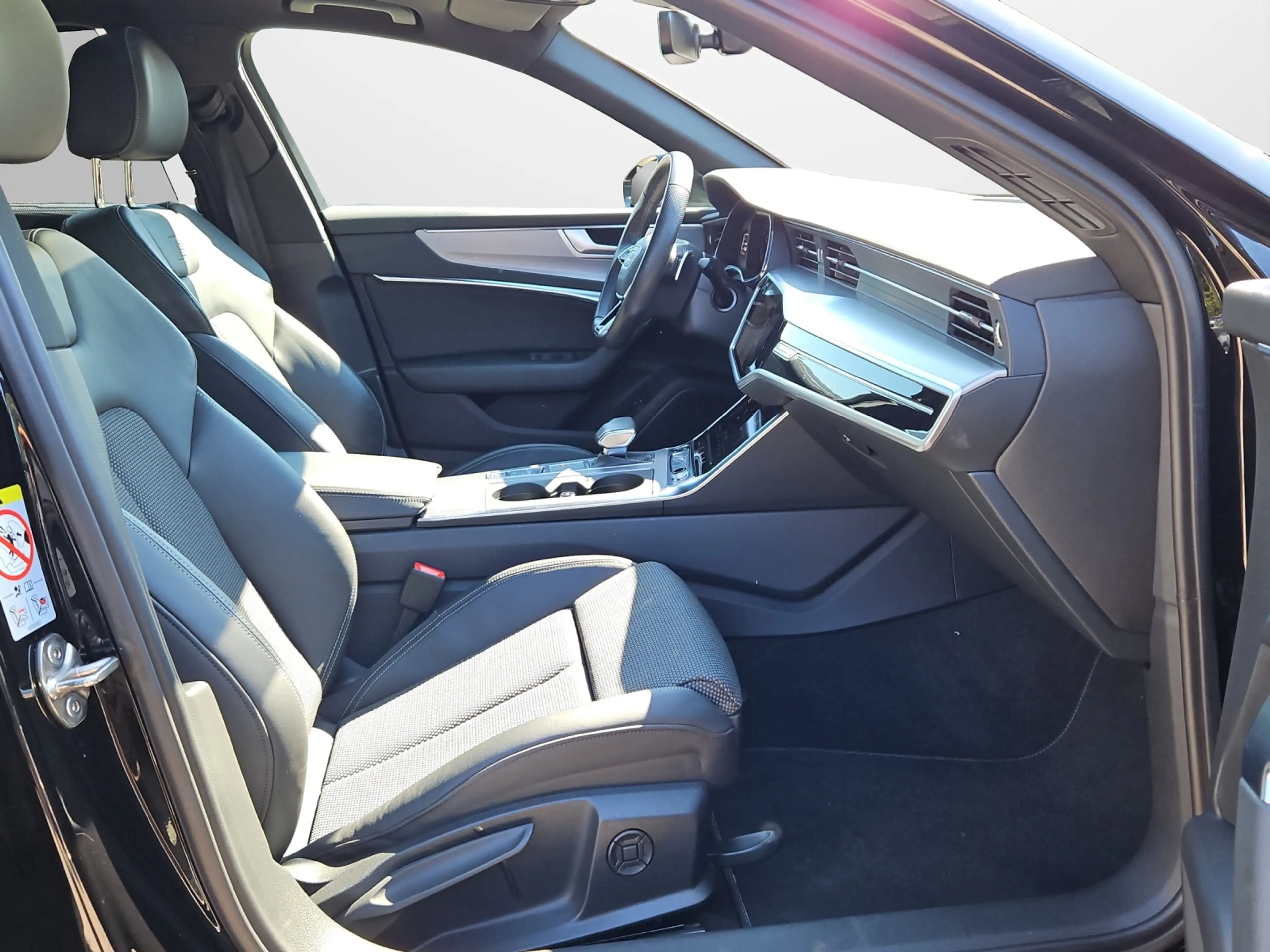 Audi A6 Limousine 50 TFSI e S tronic S-line NaviPlus LE... — photo 13