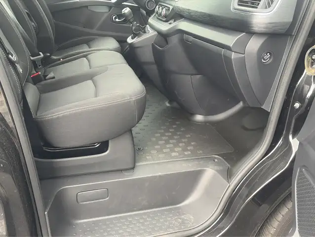 Nissan Primastar view 16