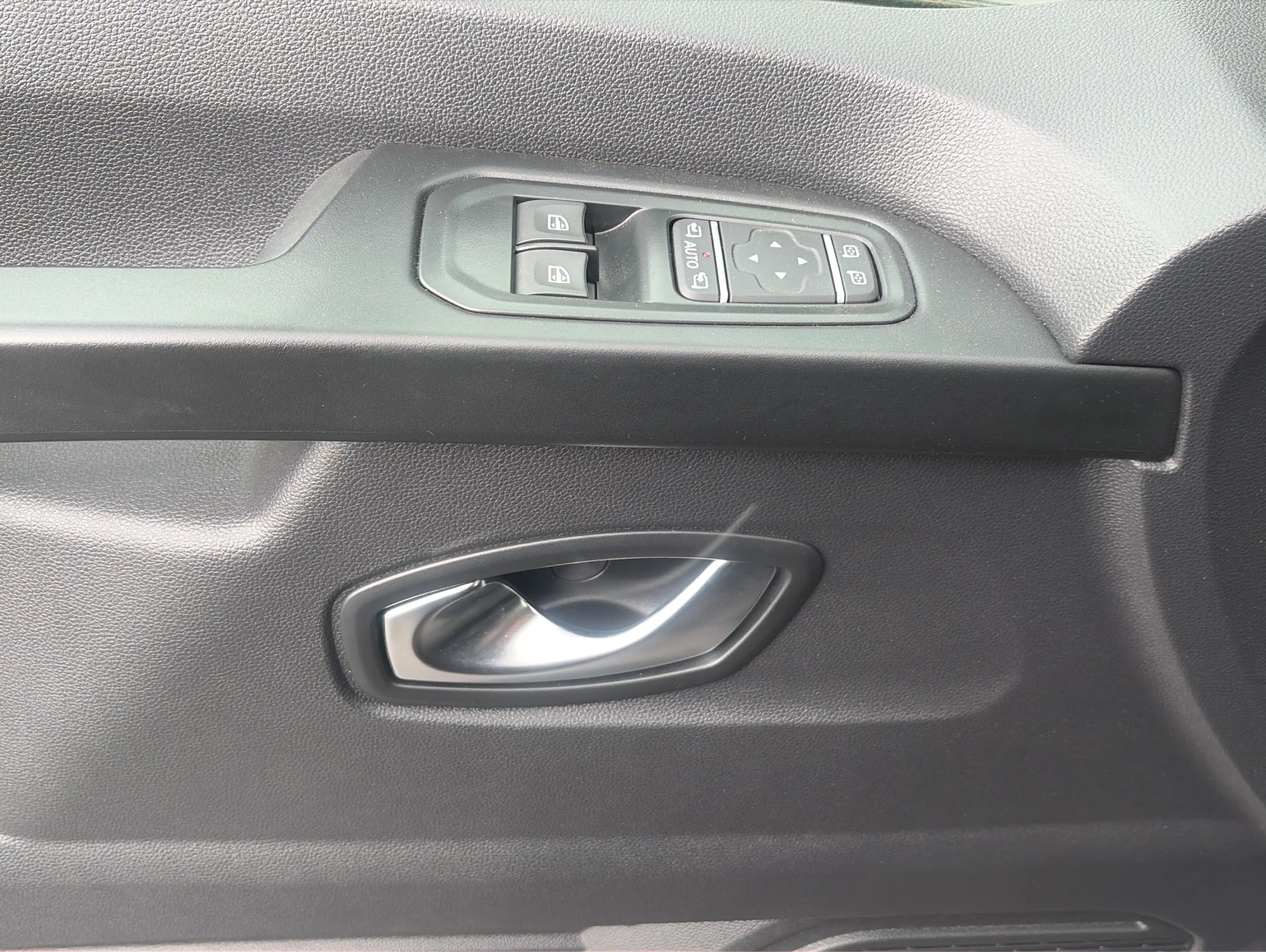 Nissan Primastar 2.0 DCI L1H1 3,0t Tekna*9 Sitze*LED — photo 8