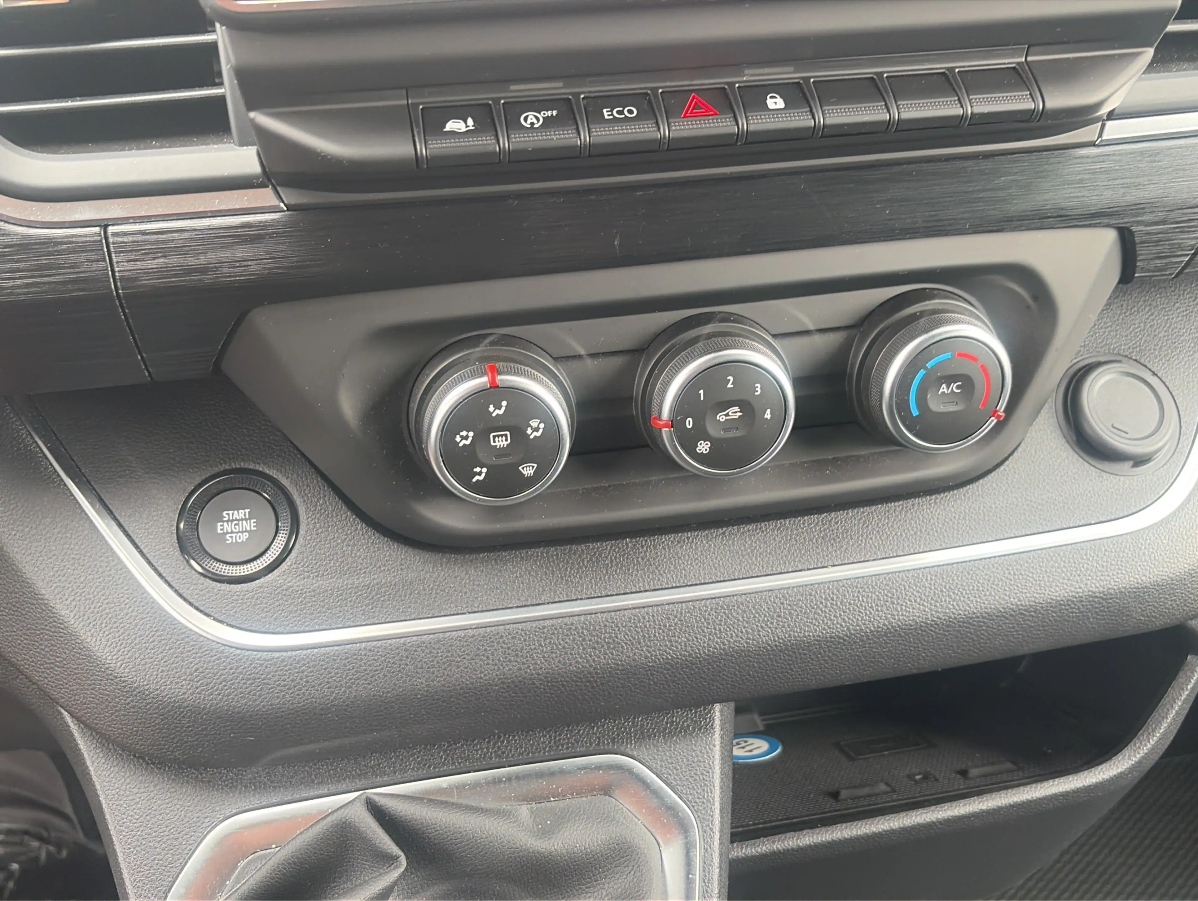 Nissan Primastar 2.0 DCI L1H1 3,0t Tekna*9 Sitze*LED — photo 19