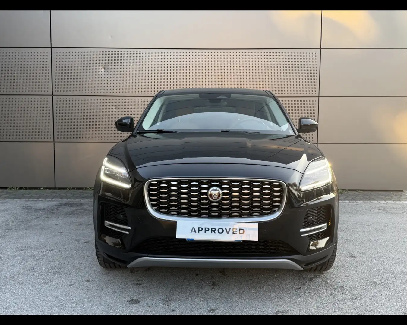 Jaguar E-Pace 2.0 D I4 R-Dynamic Nero - 2
